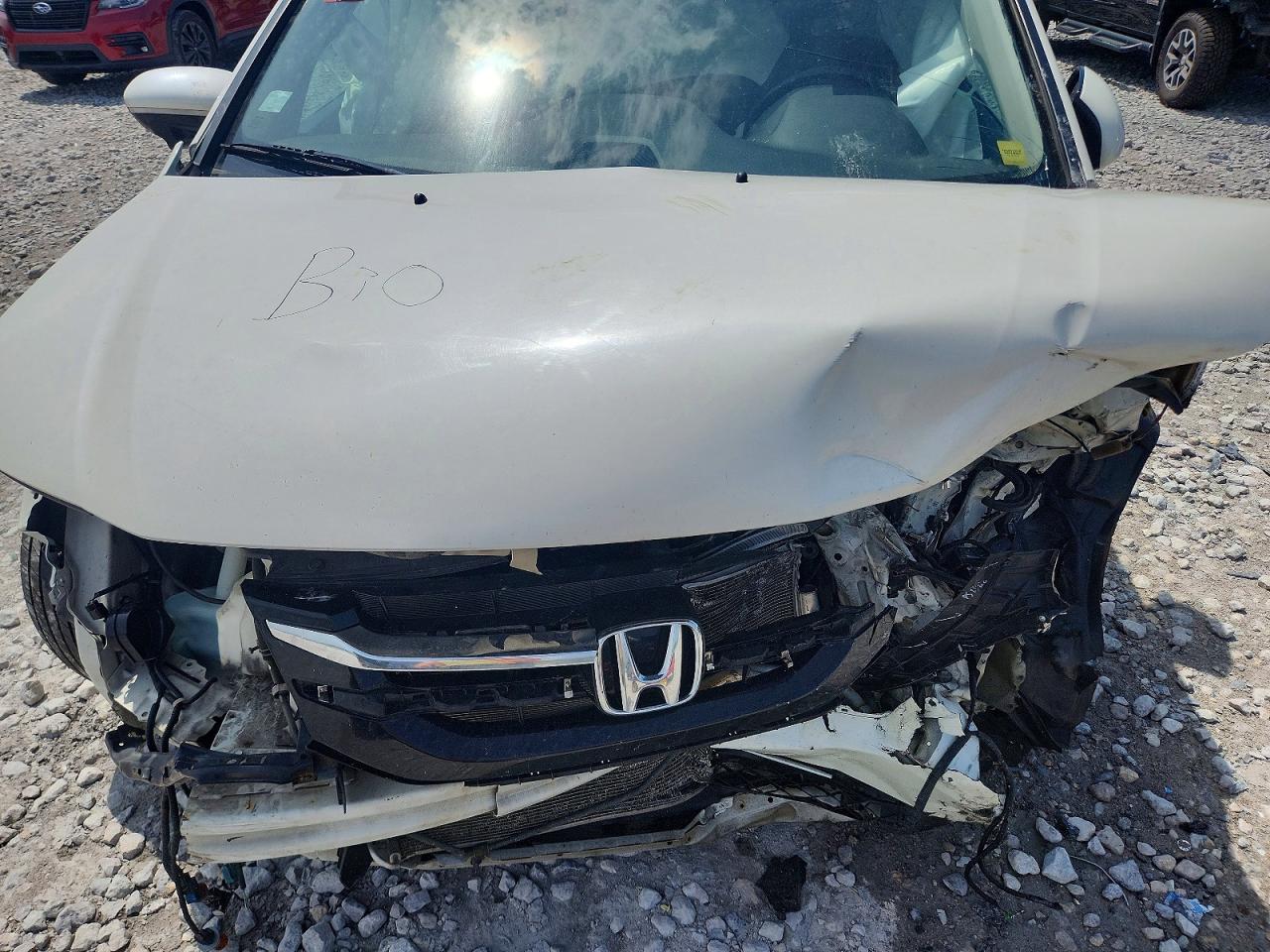 2015 Honda Odyssey Touring White vin: 5FNRL5H90FB053807