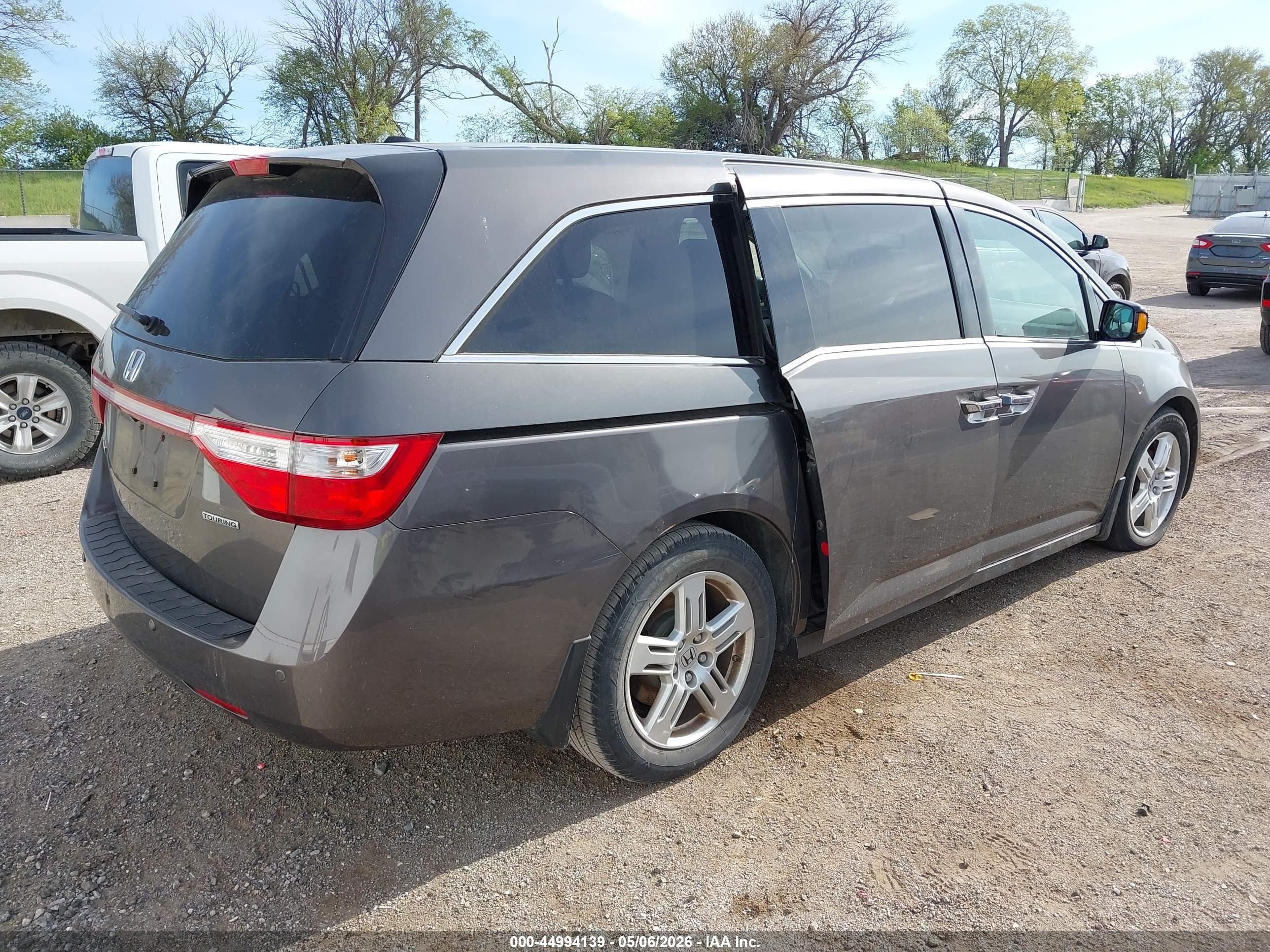 2011 Honda Odyssey Touring/touring Elite Silver vin: 5FNRL5H91BB049940