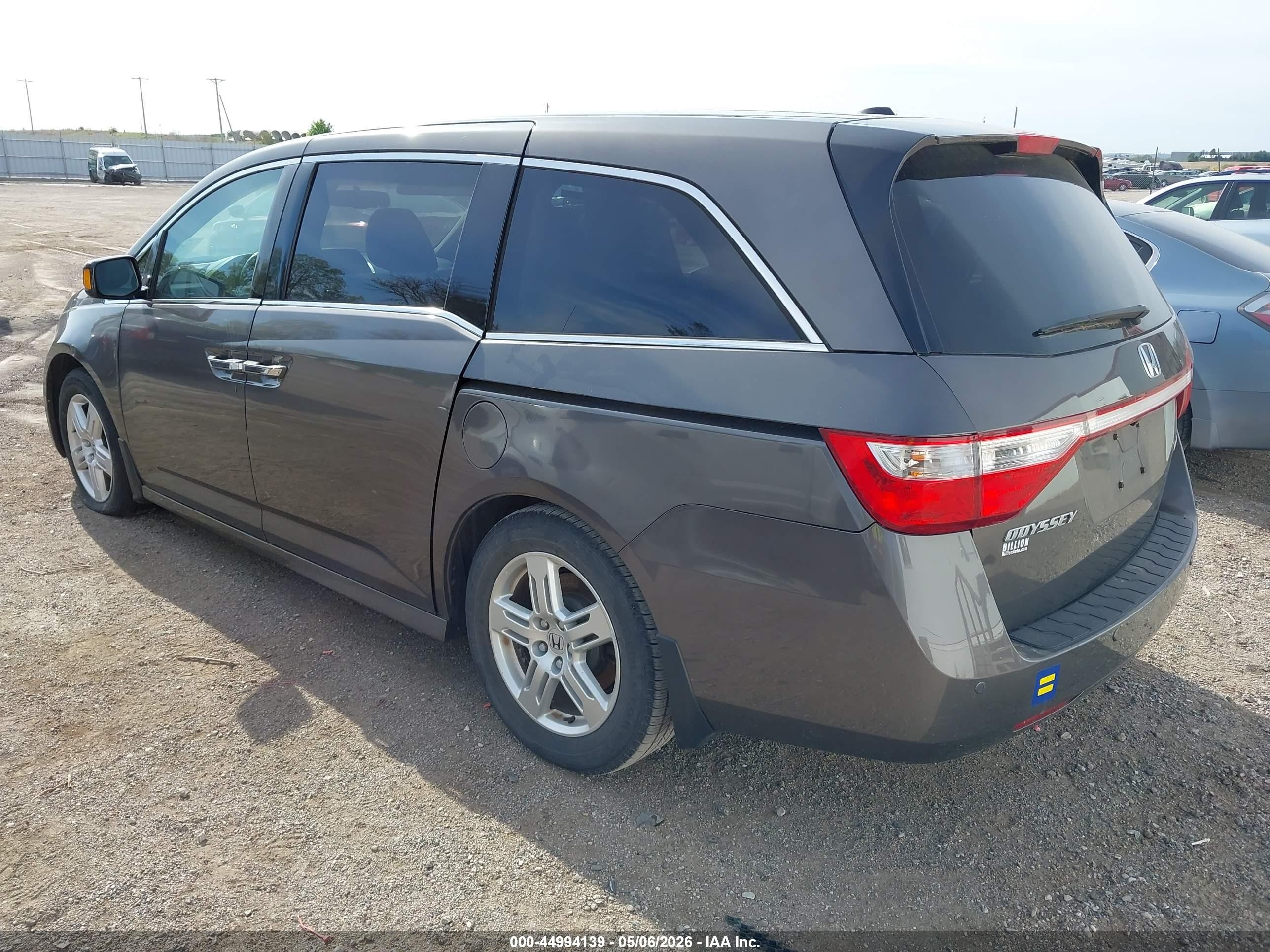 2011 Honda Odyssey Touring/touring Elite Silver vin: 5FNRL5H91BB049940