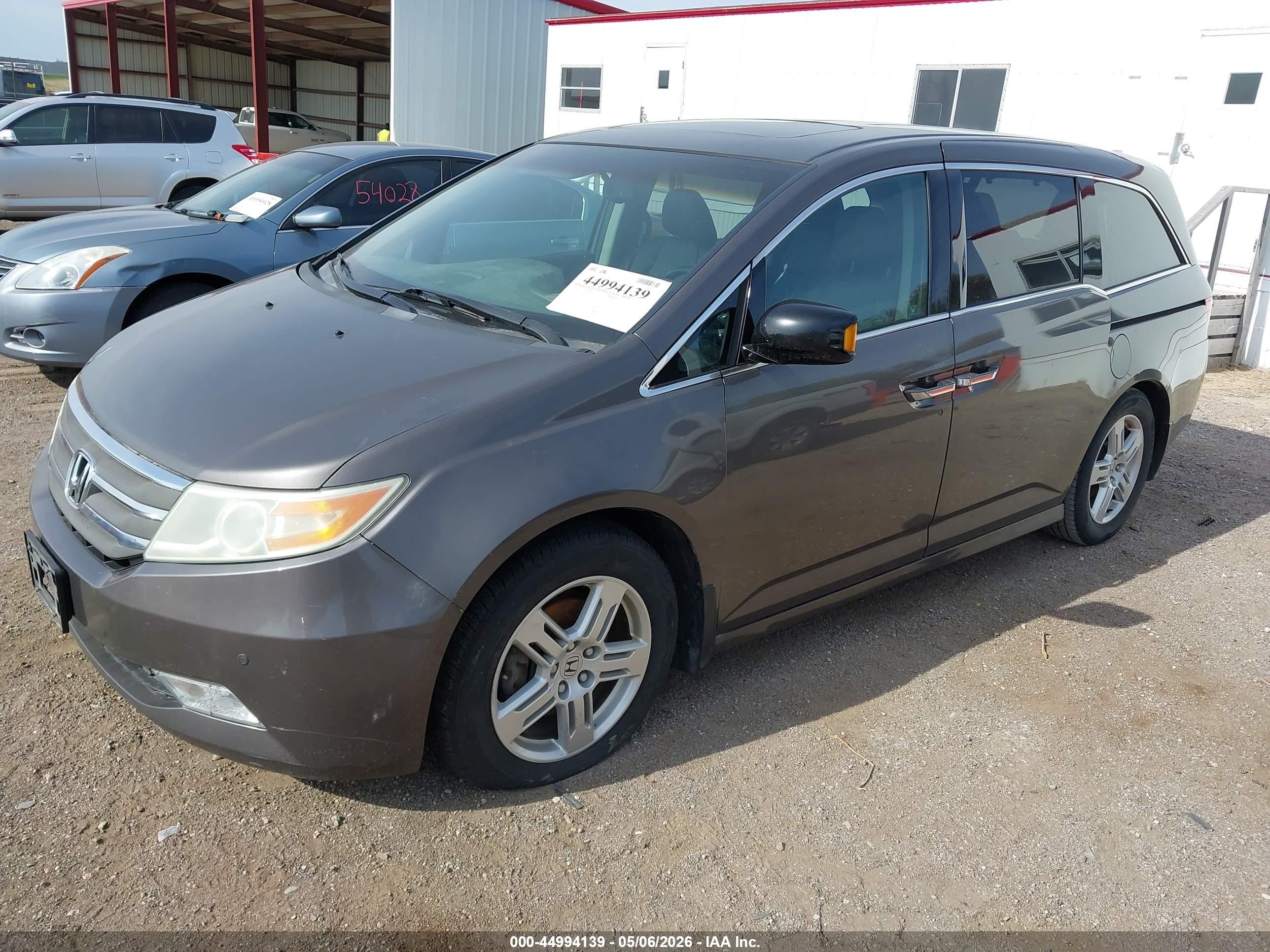 2011 Honda Odyssey Touring/touring Elite Silver vin: 5FNRL5H91BB049940