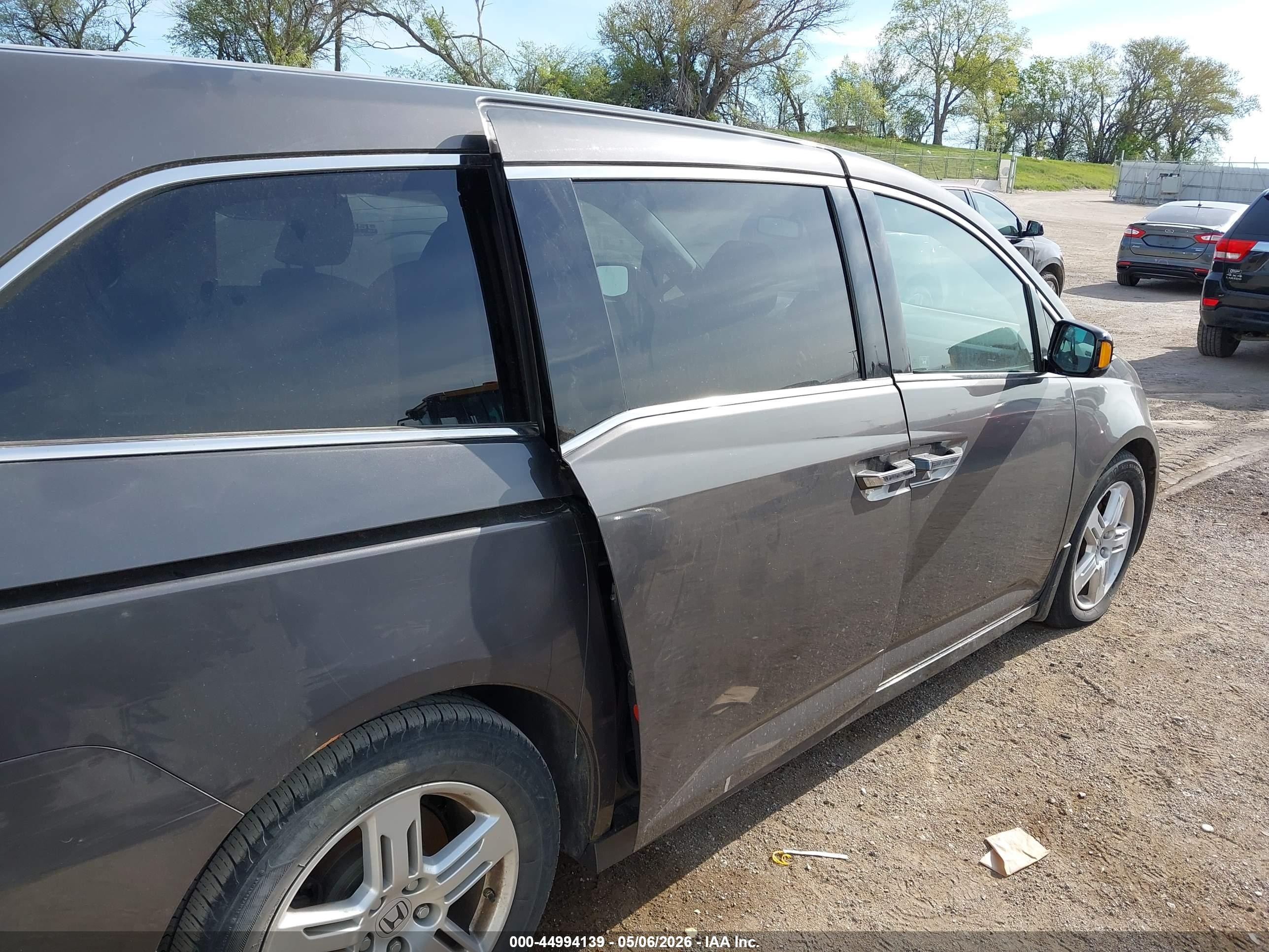 2011 Honda Odyssey Touring/touring Elite Silver vin: 5FNRL5H91BB049940