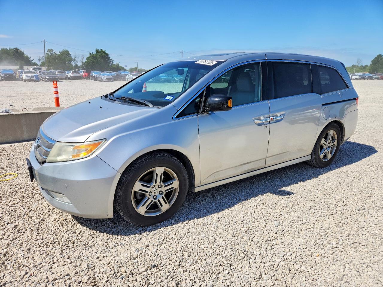 2011 Honda Odessey Silver vin: 5FNRL5H91BB068973