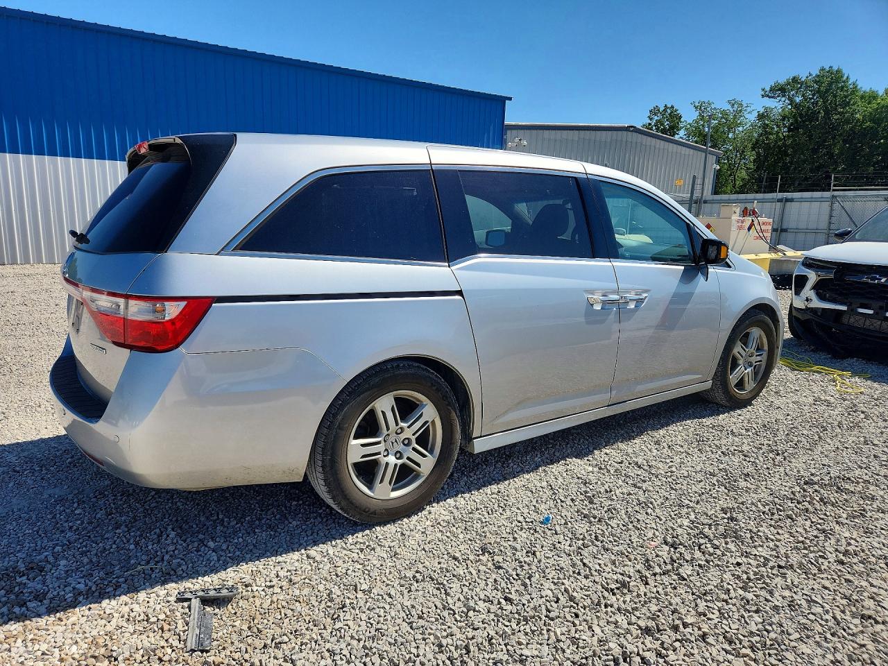 2011 Honda Odessey Silver vin: 5FNRL5H91BB068973