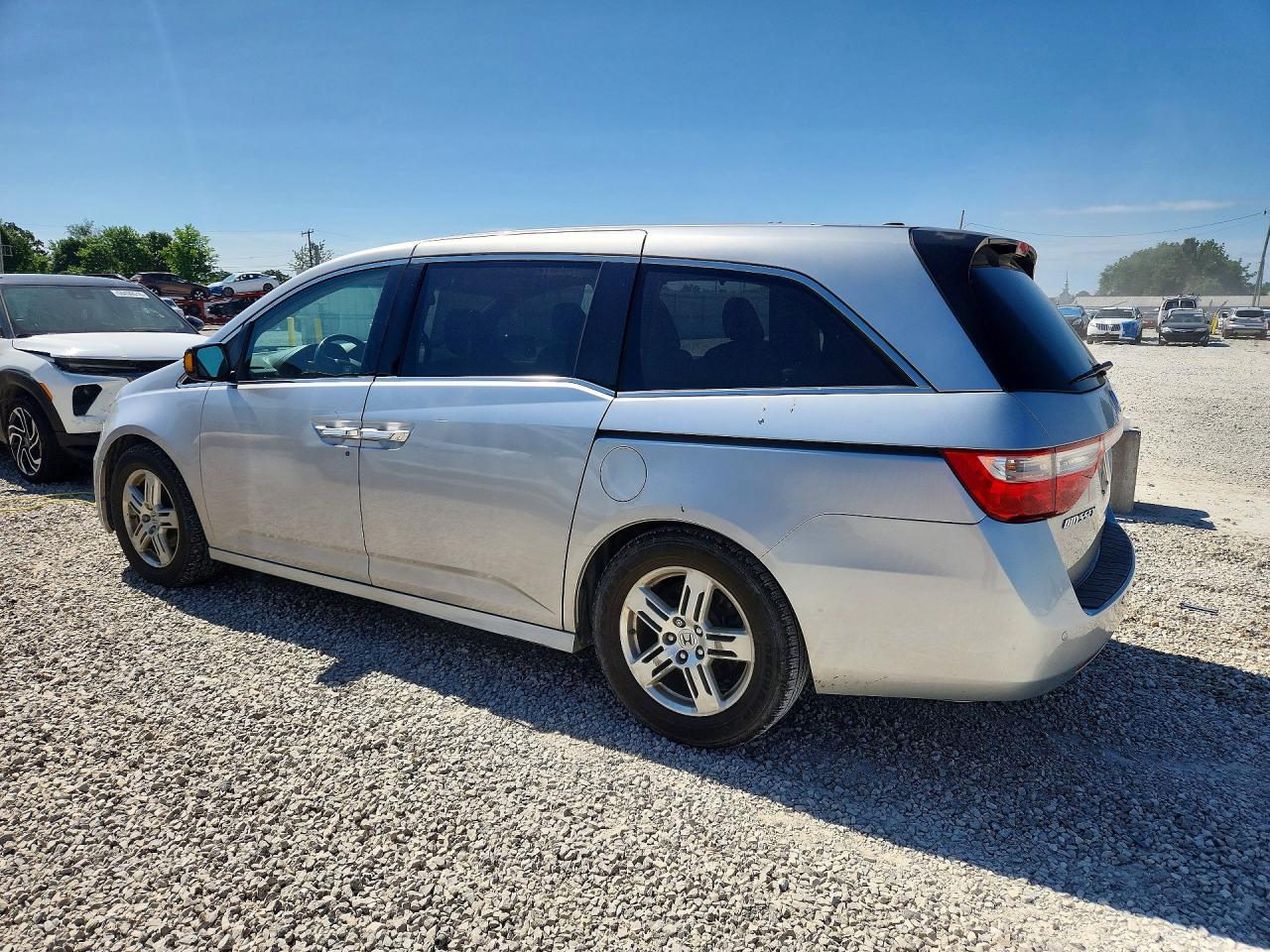 2011 Honda Odessey Silver vin: 5FNRL5H91BB068973