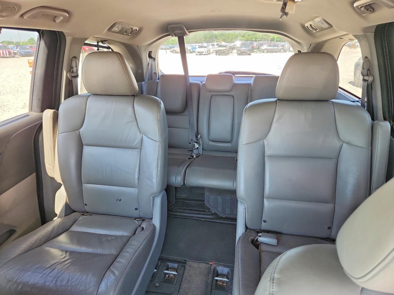 2011 Honda Odessey Silver vin: 5FNRL5H91BB068973