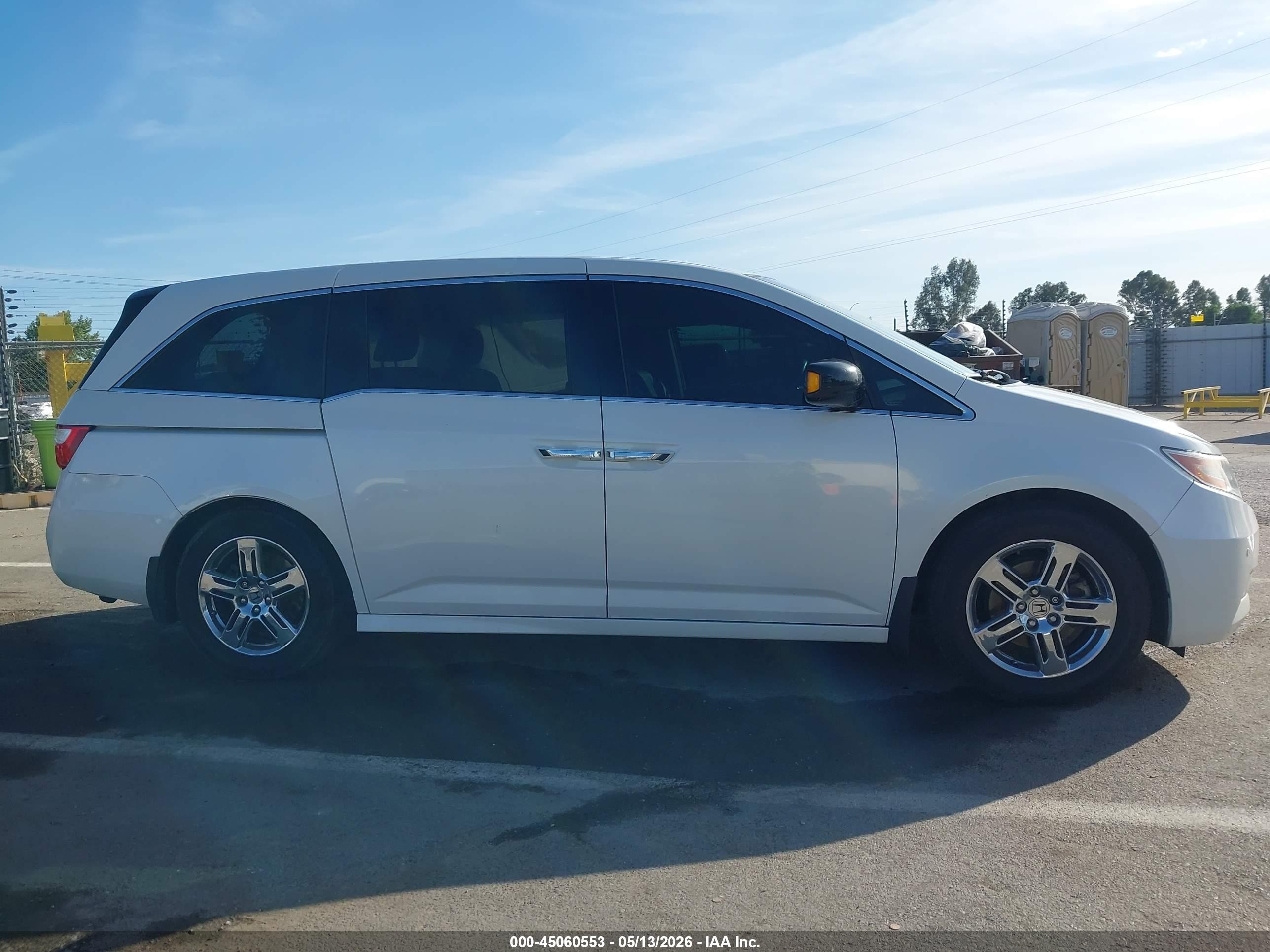 2012 Honda Odyssey Touring/touring Elite White vin: 5FNRL5H91CB010153