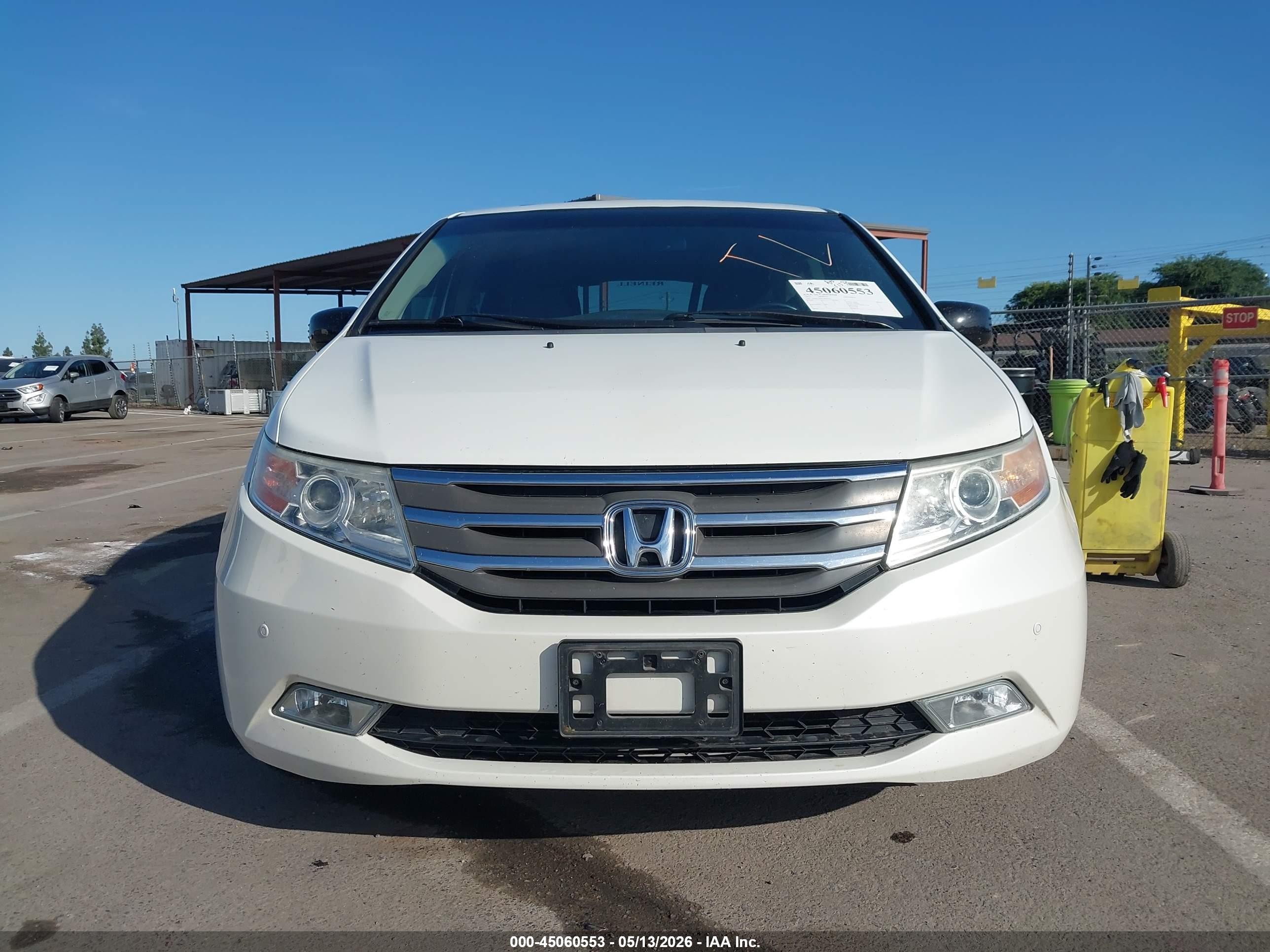 2012 Honda Odyssey Touring/touring Elite White vin: 5FNRL5H91CB010153