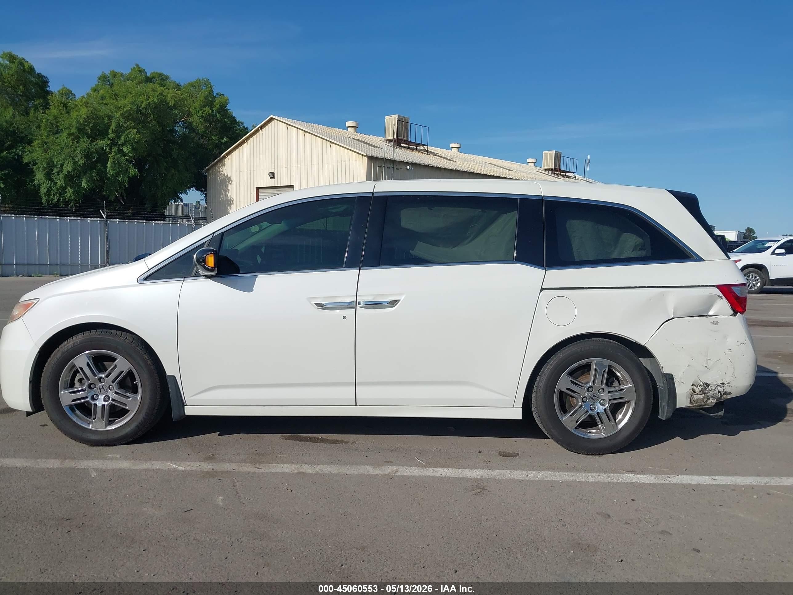 2012 Honda Odyssey Touring/touring Elite White vin: 5FNRL5H91CB010153