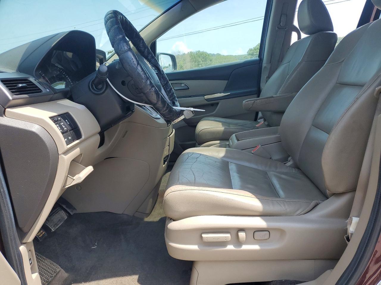 2012 Honda Odyssey Touring Burgundy vin: 5FNRL5H91CB040009