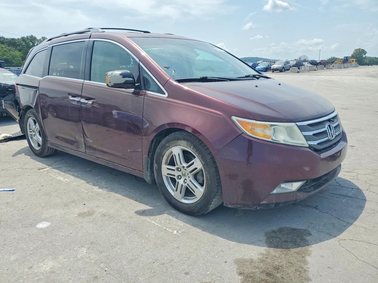 2012 Honda Odyssey Touring Burgundy vin: 5FNRL5H91CB040009