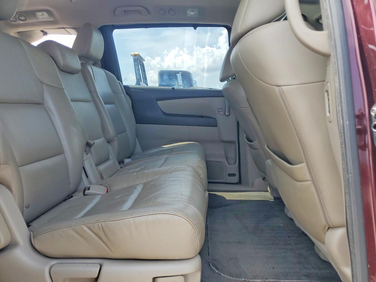 2012 Honda Odyssey Touring Burgundy vin: 5FNRL5H91CB040009