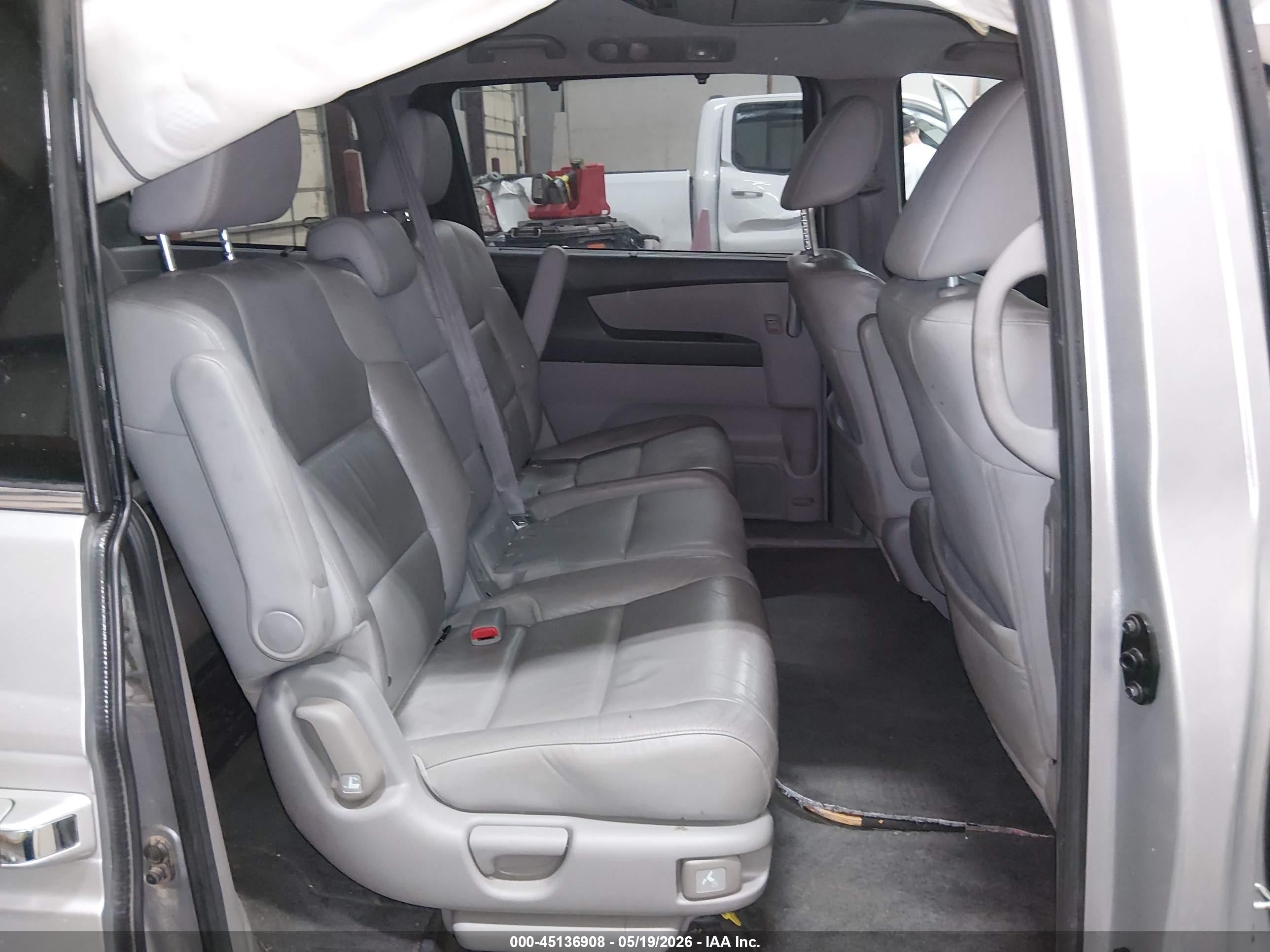 2012 Honda Odyssey Touring/touring Elite Gray vin: 5FNRL5H91CB103156
