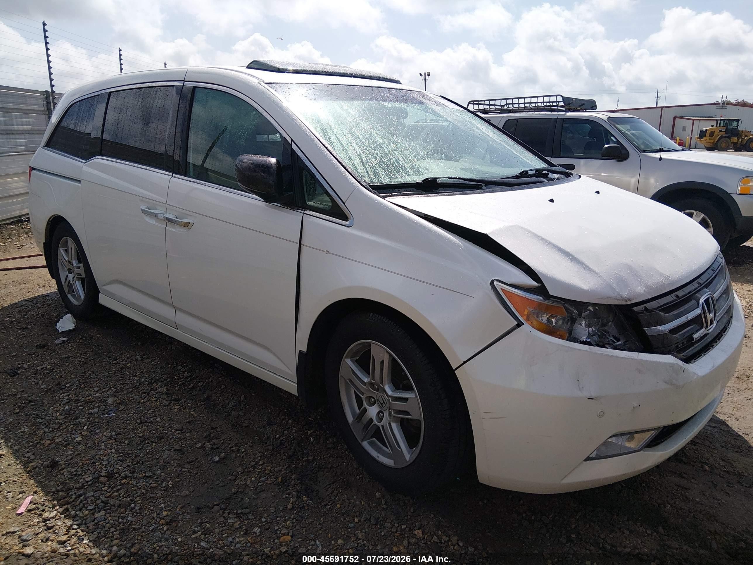 2013 Honda Odyssey Touring/touring Elite White vin: 5FNRL5H91DB005911