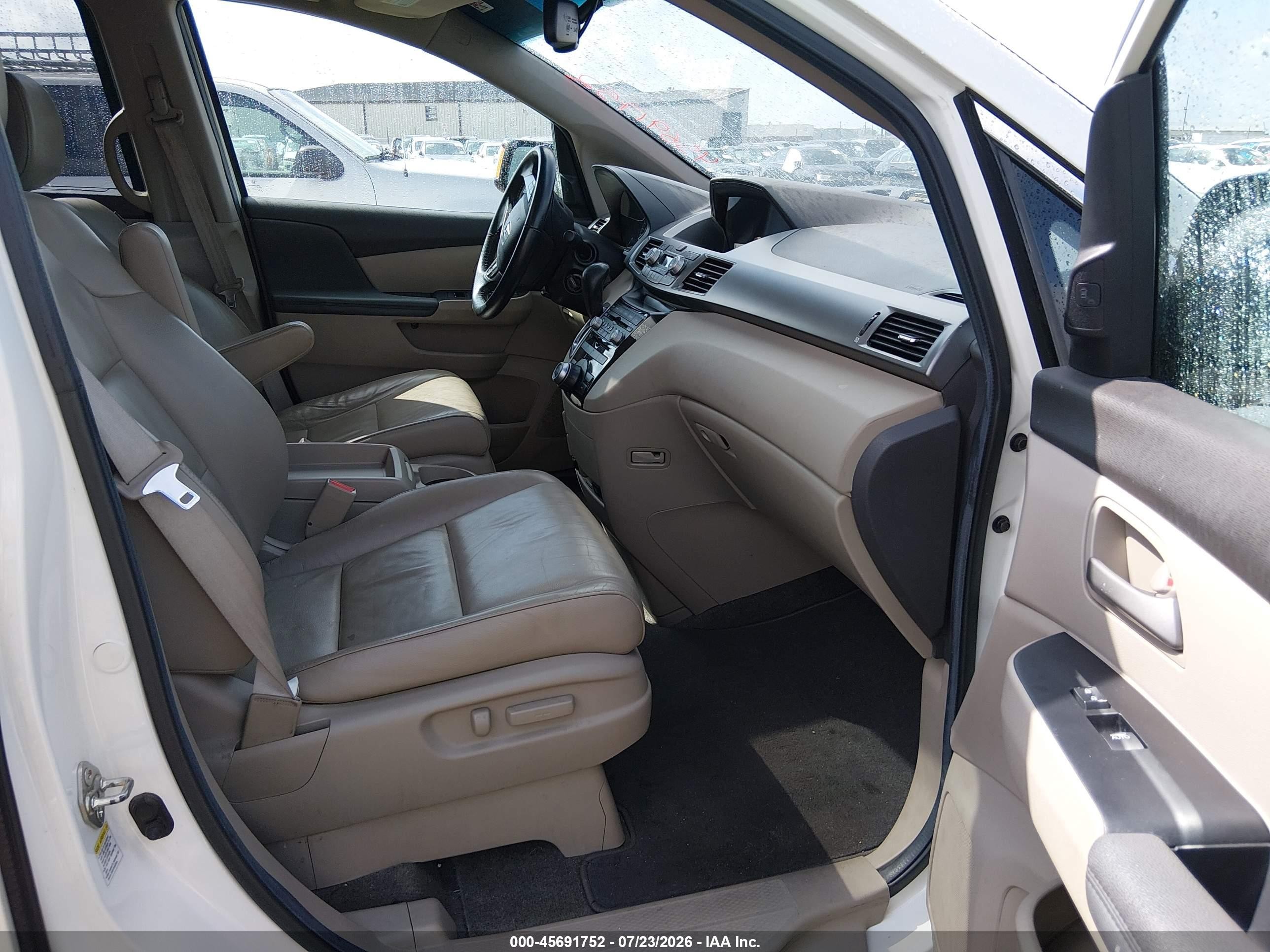 2013 Honda Odyssey Touring/touring Elite White vin: 5FNRL5H91DB005911