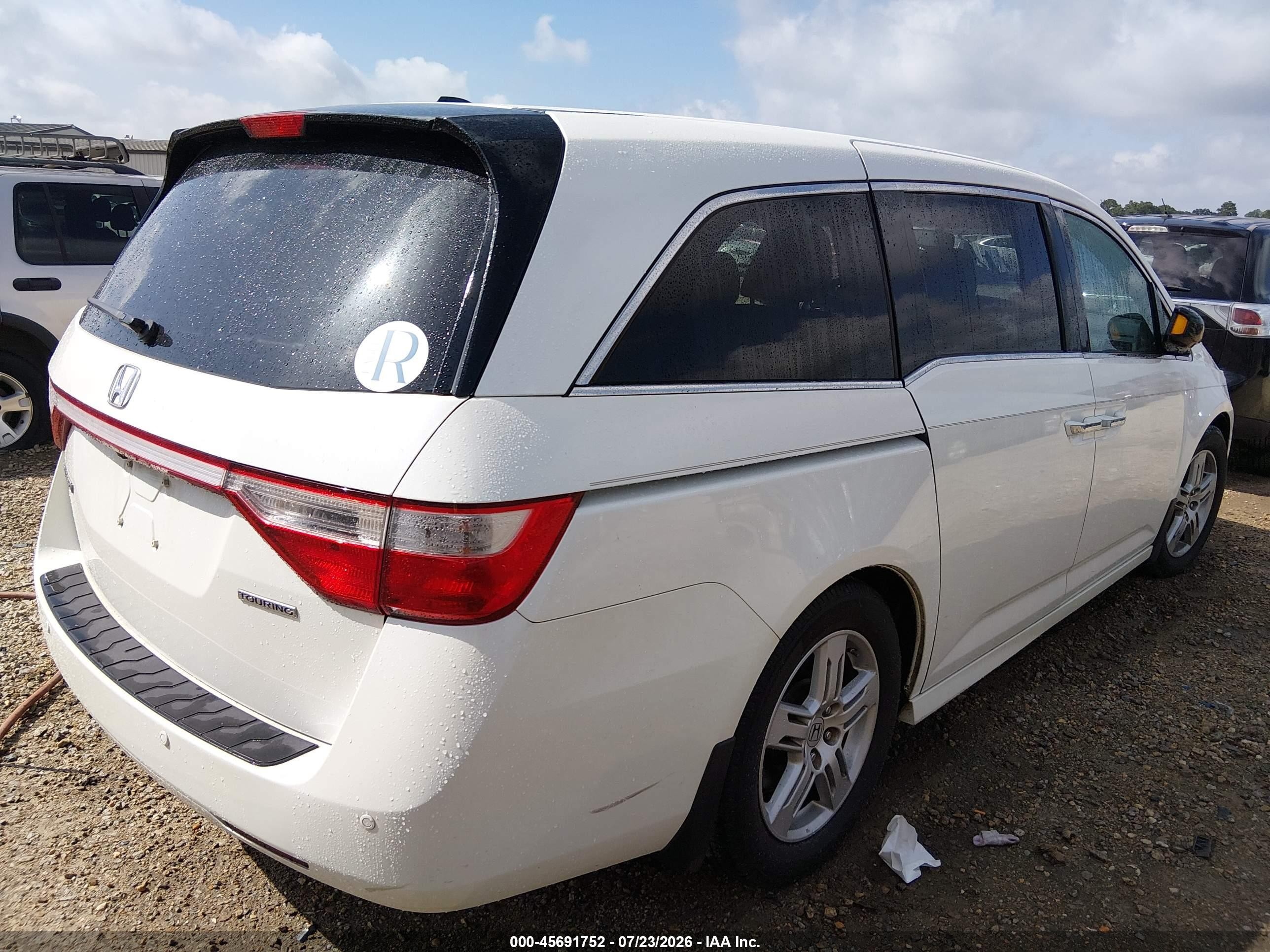 2013 Honda Odyssey Touring/touring Elite White vin: 5FNRL5H91DB005911