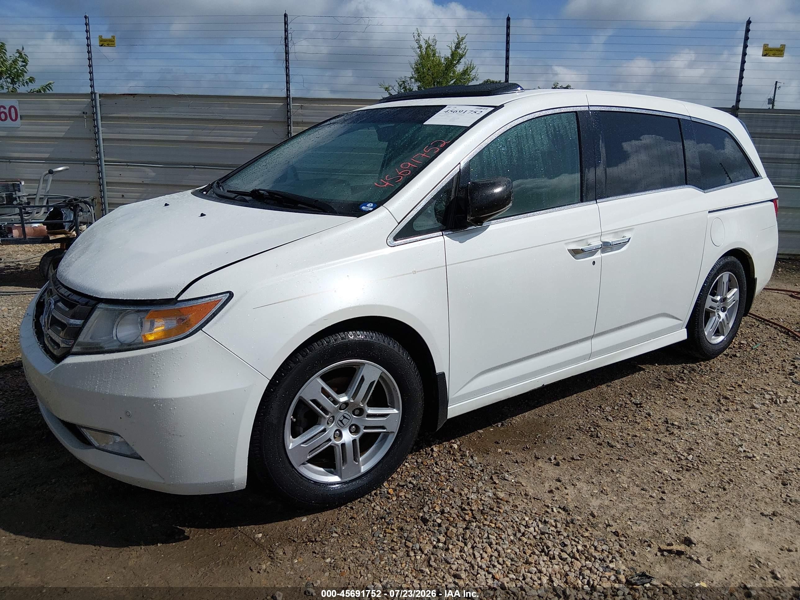 2013 Honda Odyssey Touring/touring Elite White vin: 5FNRL5H91DB005911
