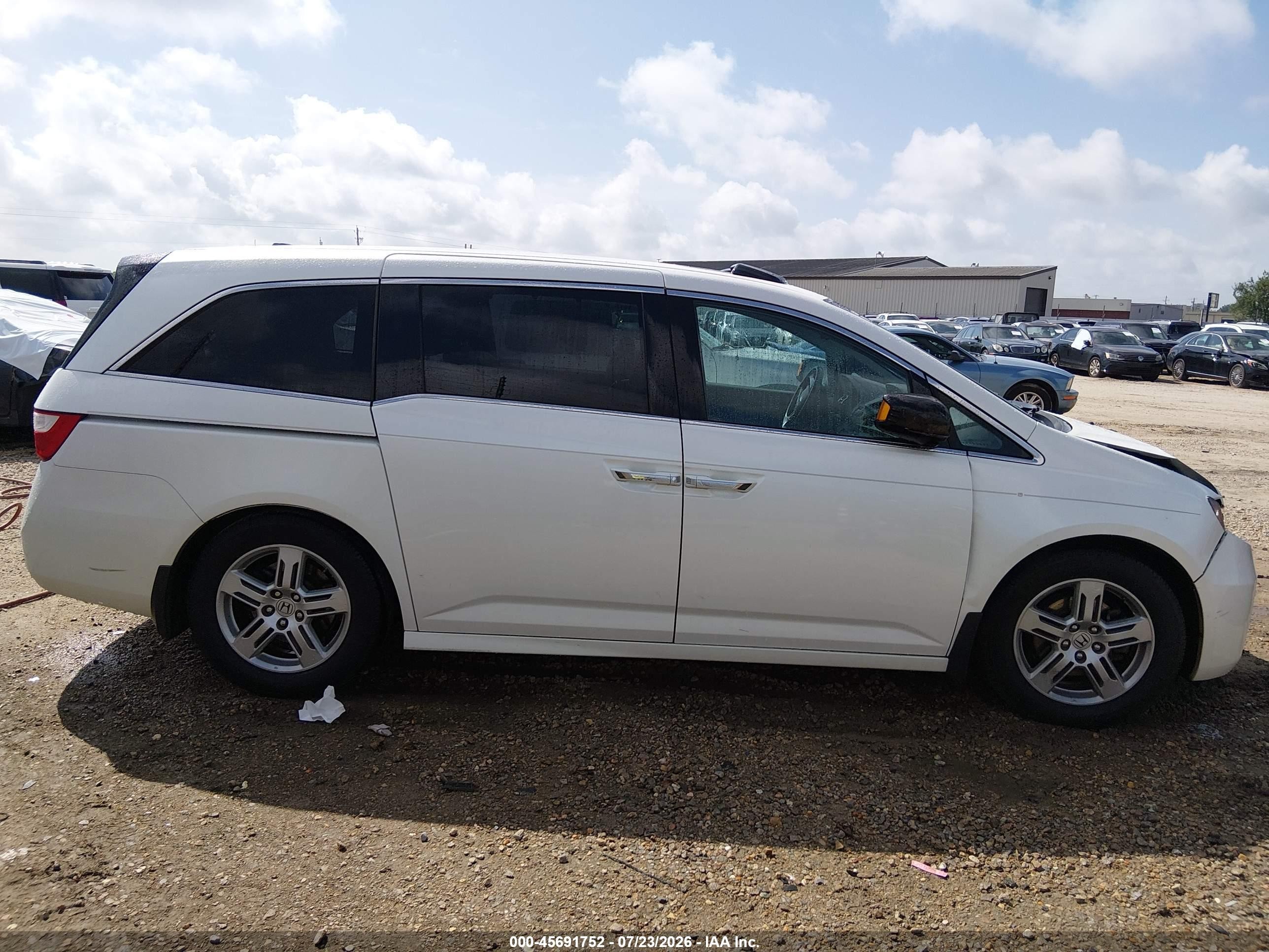 2013 Honda Odyssey Touring/touring Elite White vin: 5FNRL5H91DB005911