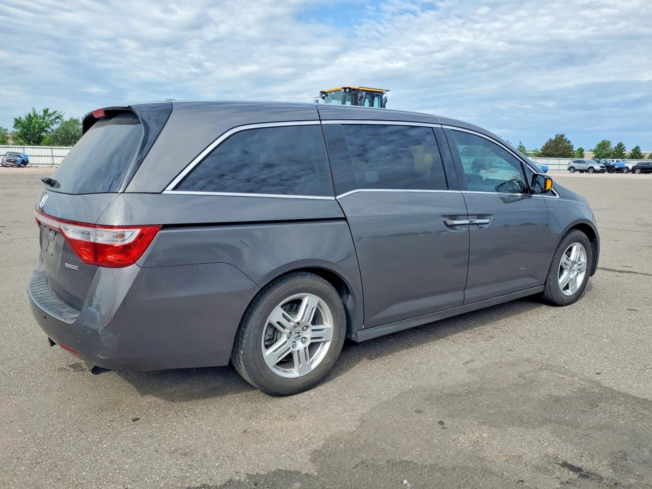 2013 Honda Odyssey Touring Gray vin: 5FNRL5H91DB011546