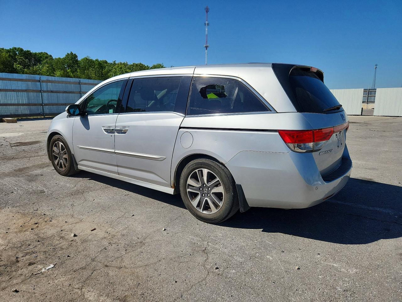 2014 Honda Odyssey Touring Silver vin: 5FNRL5H91EB040840