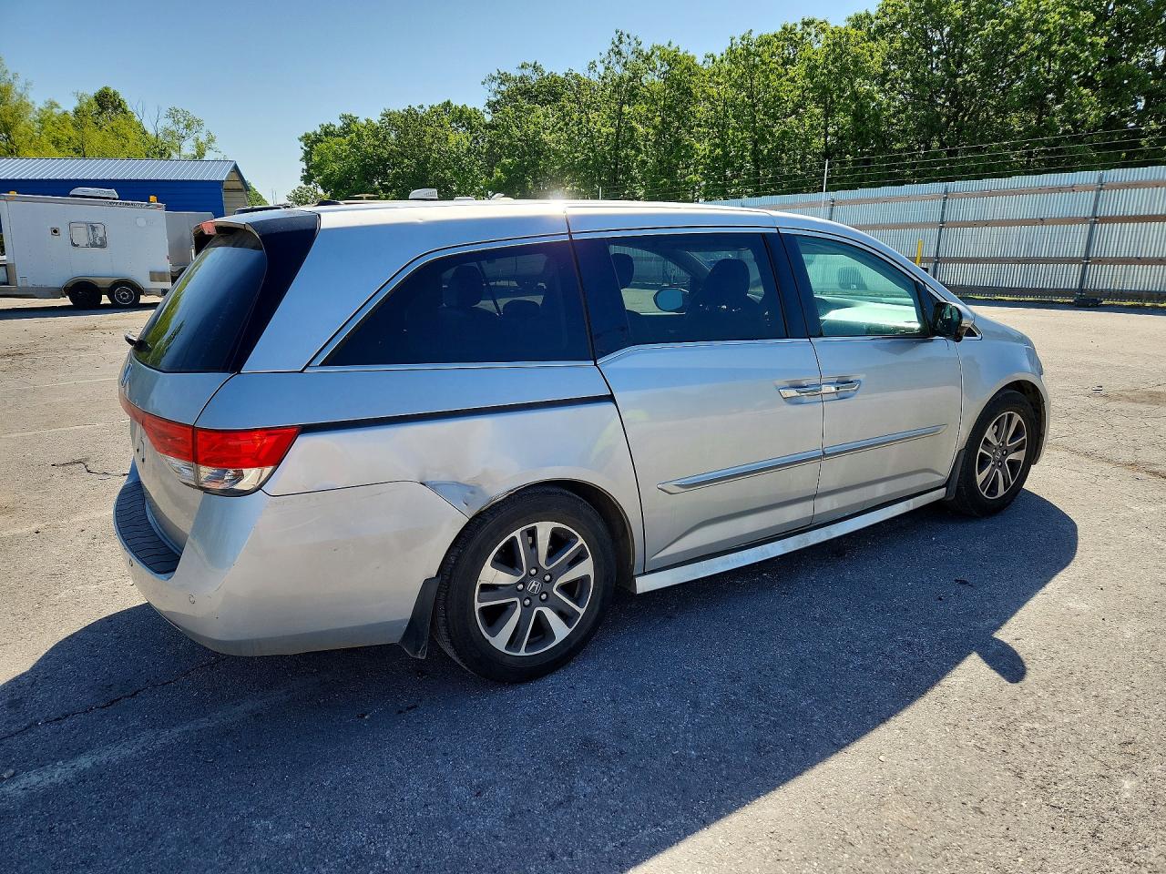 2014 Honda Odyssey Touring Silver vin: 5FNRL5H91EB040840