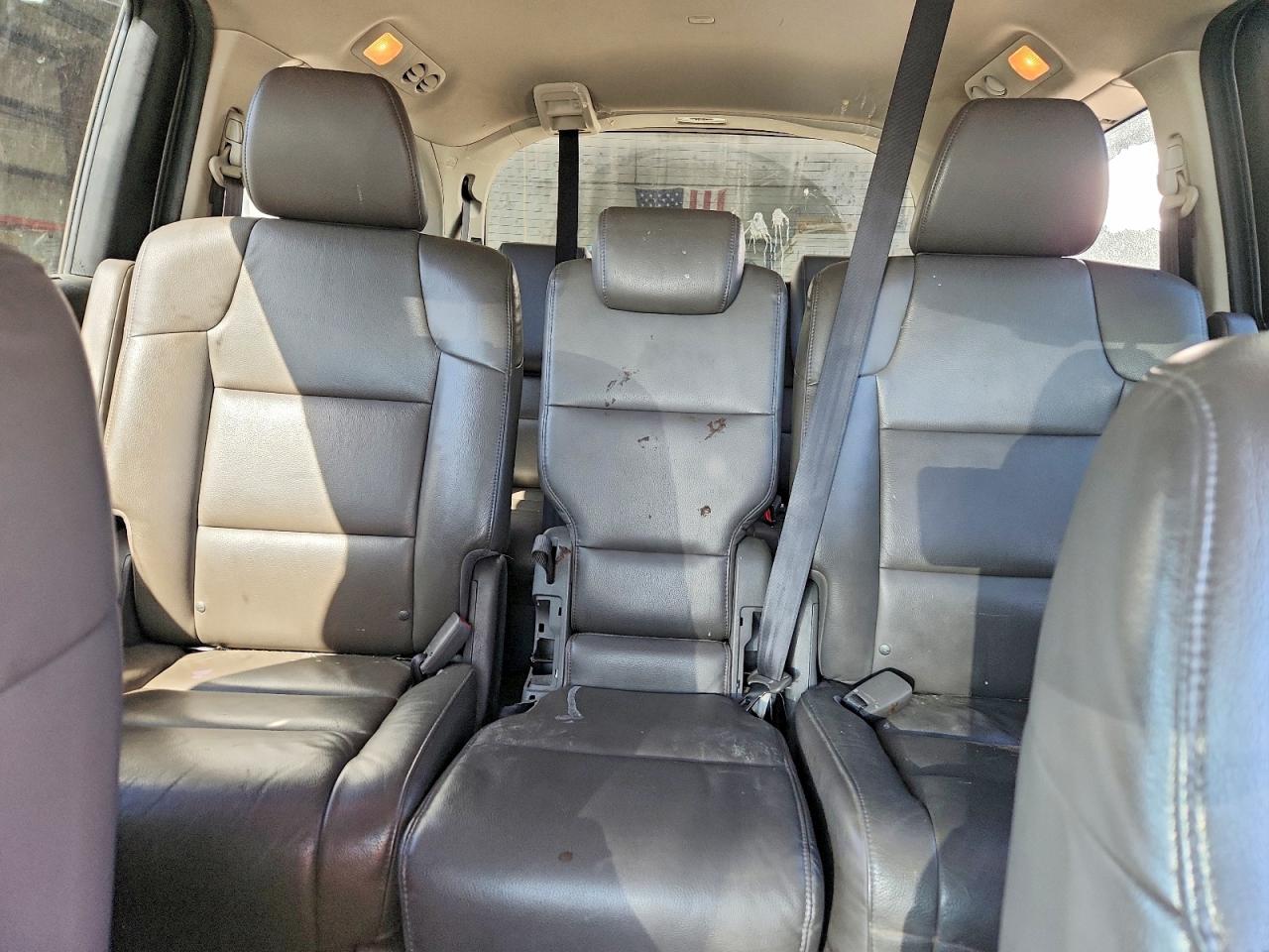 2014 Honda Odyssey Touring Silver vin: 5FNRL5H91EB040840