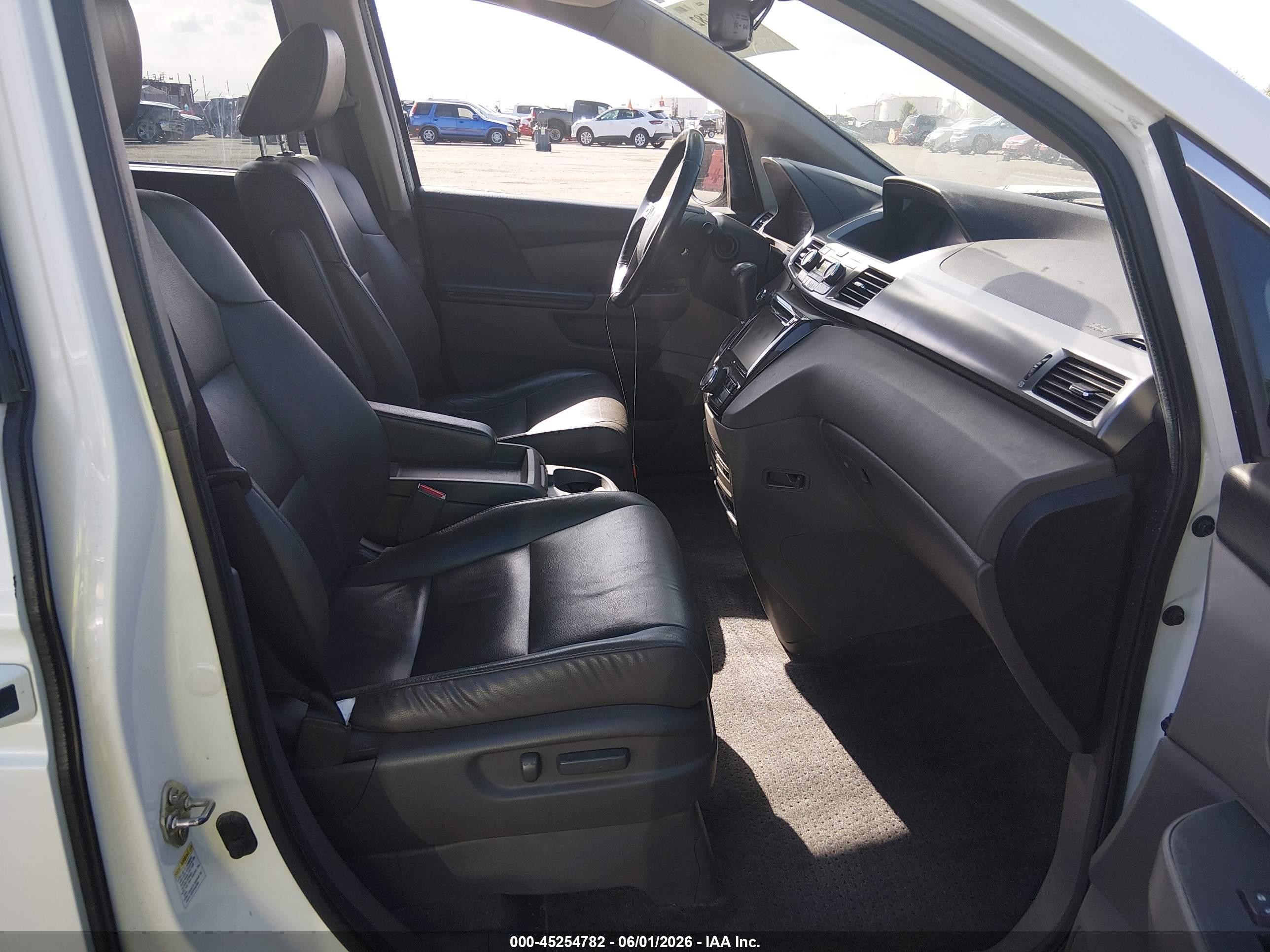 2014 Honda Odyssey Touring/touring Elite White vin: 5FNRL5H91EB051157