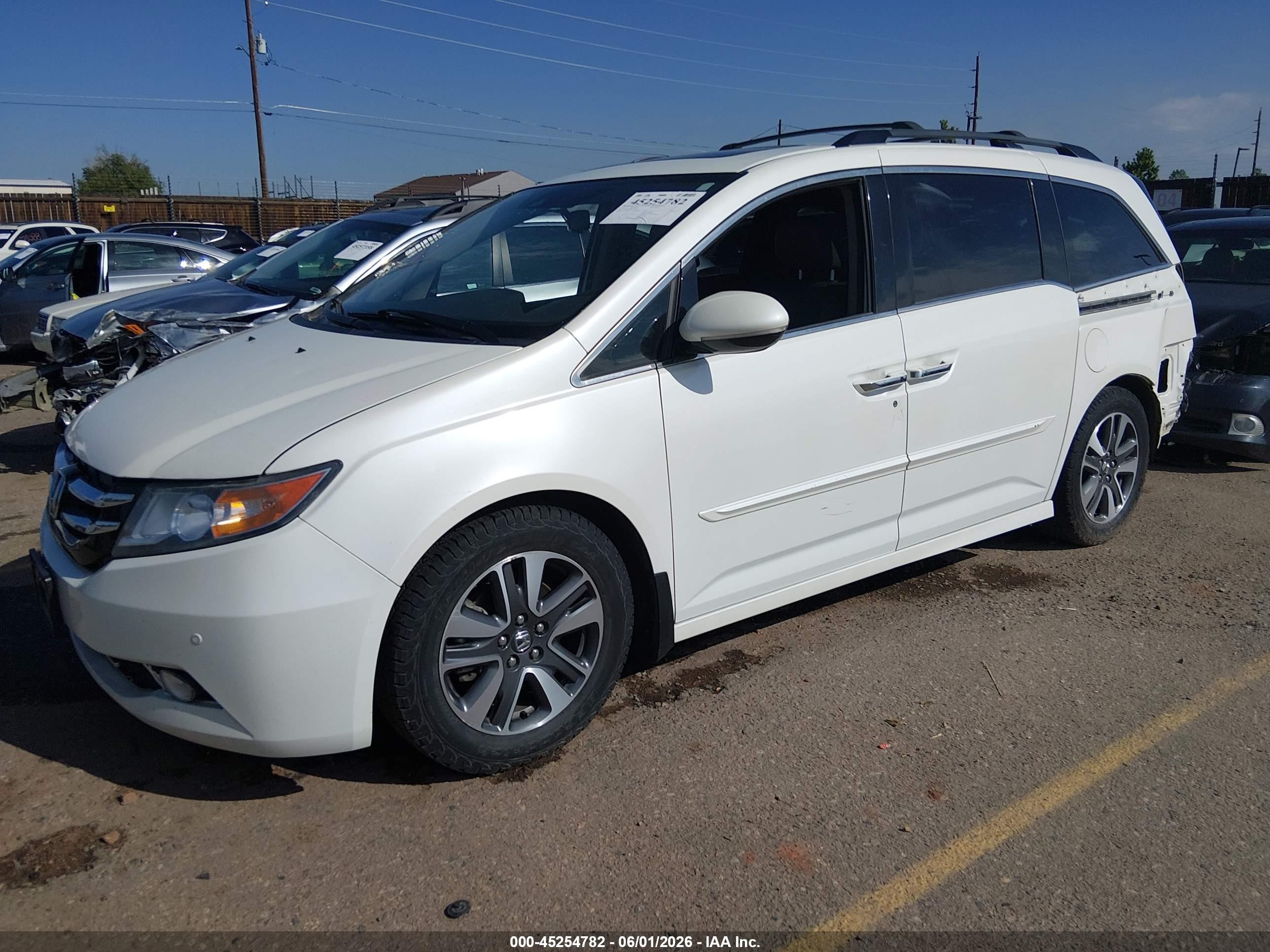 2014 Honda Odyssey Touring/touring Elite White vin: 5FNRL5H91EB051157