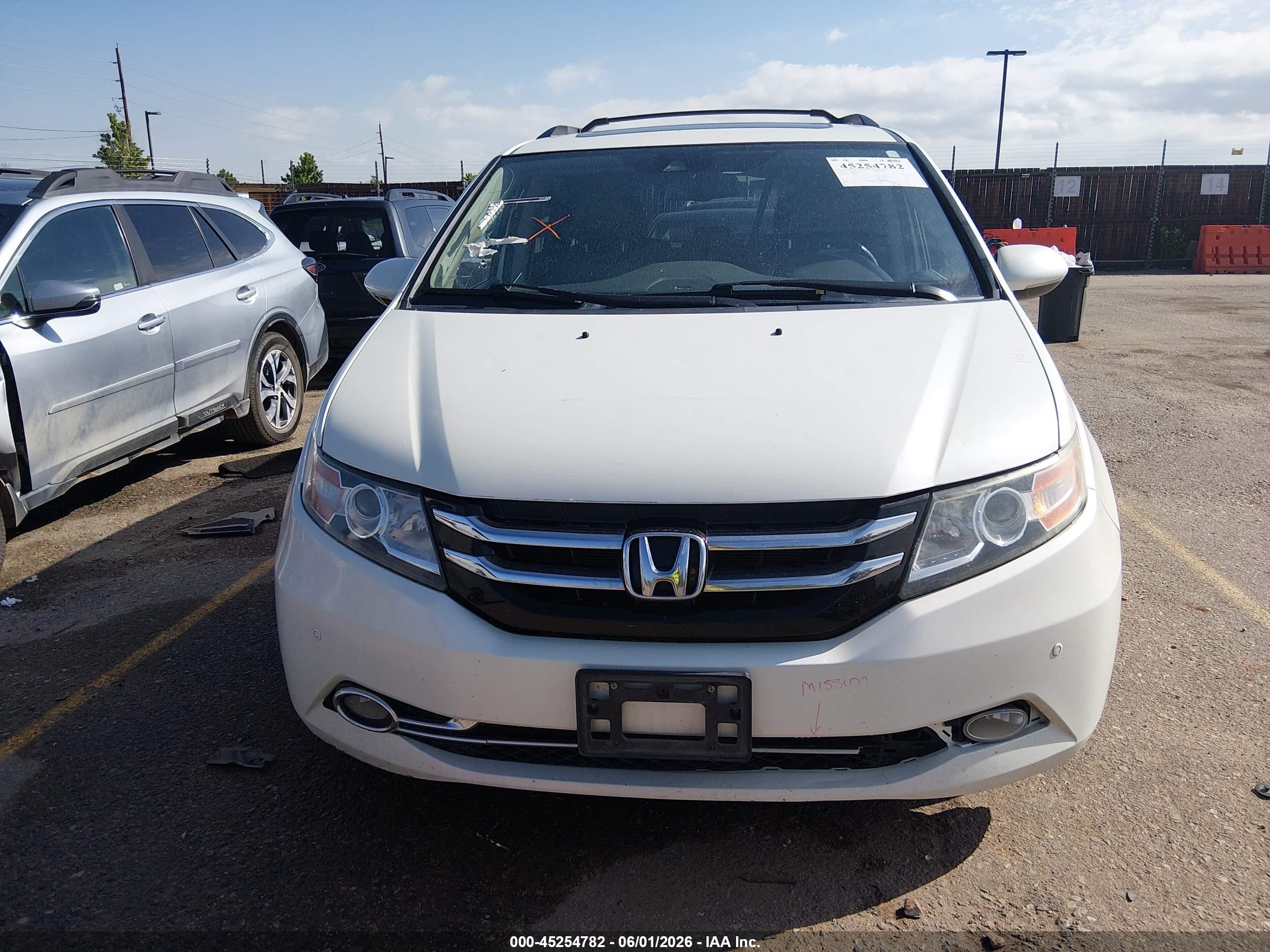 2014 Honda Odyssey Touring/touring Elite White vin: 5FNRL5H91EB051157