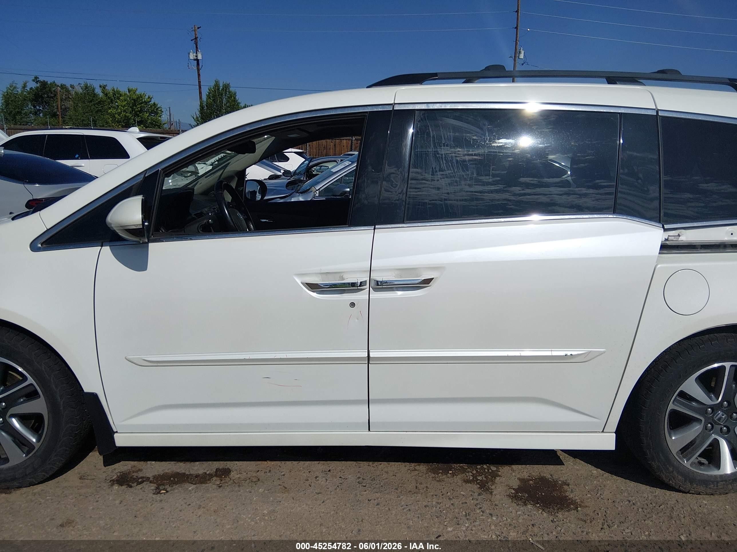 2014 Honda Odyssey Touring/touring Elite White vin: 5FNRL5H91EB051157