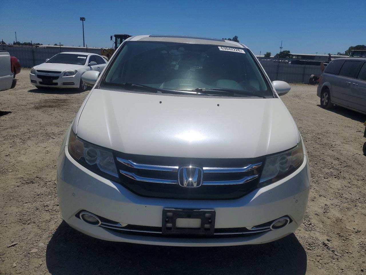 2014 Honda Odyssey Touring White vin: 5FNRL5H91EB071800