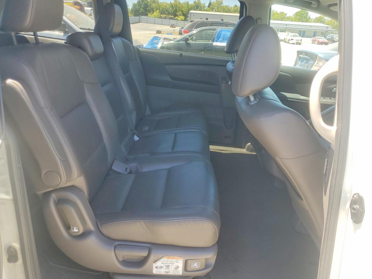 2014 Honda Odyssey Touring White vin: 5FNRL5H91EB071800