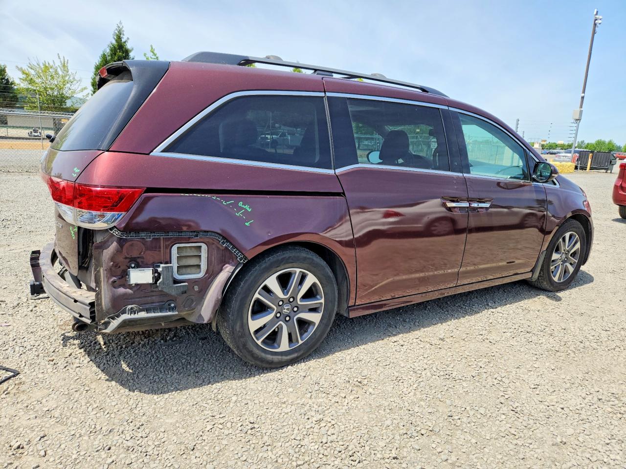 2014 Honda Odyssey Touring Burgundy vin: 5FNRL5H91EB108392