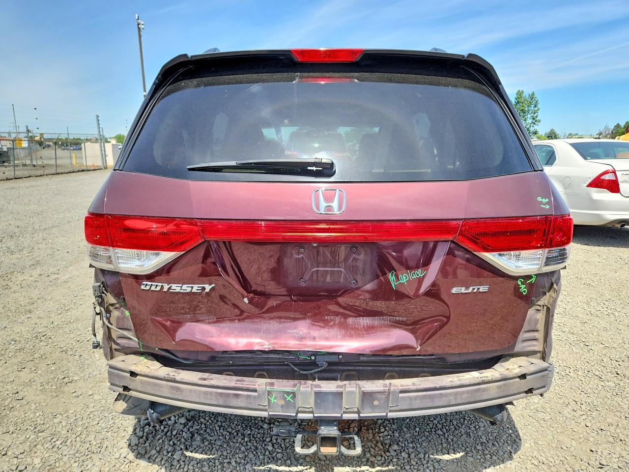 2014 Honda Odyssey Touring Burgundy vin: 5FNRL5H91EB108392
