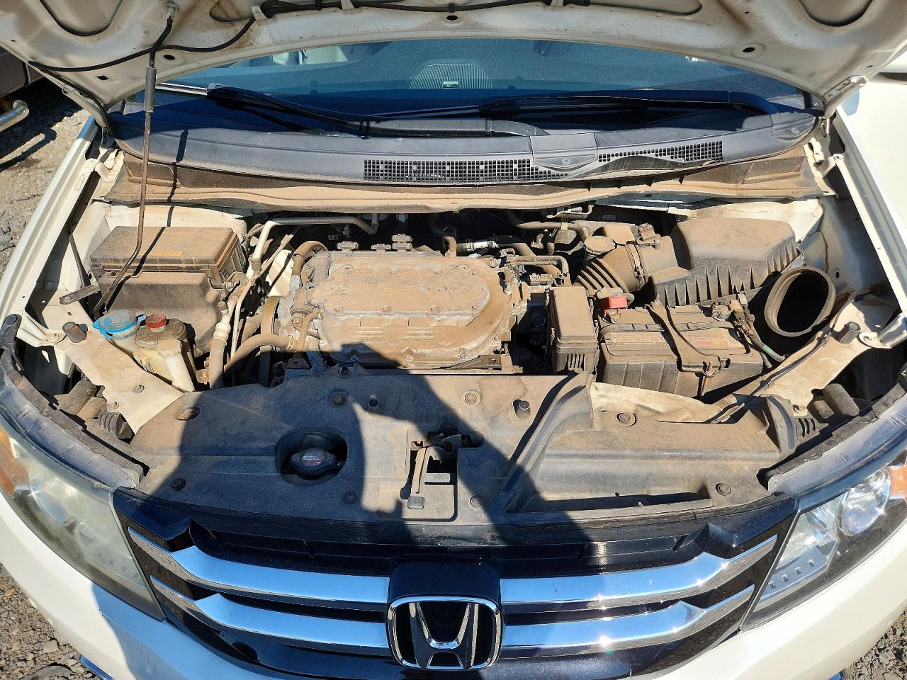 2015 Honda Odyssey Touring White vin: 5FNRL5H91FB037244