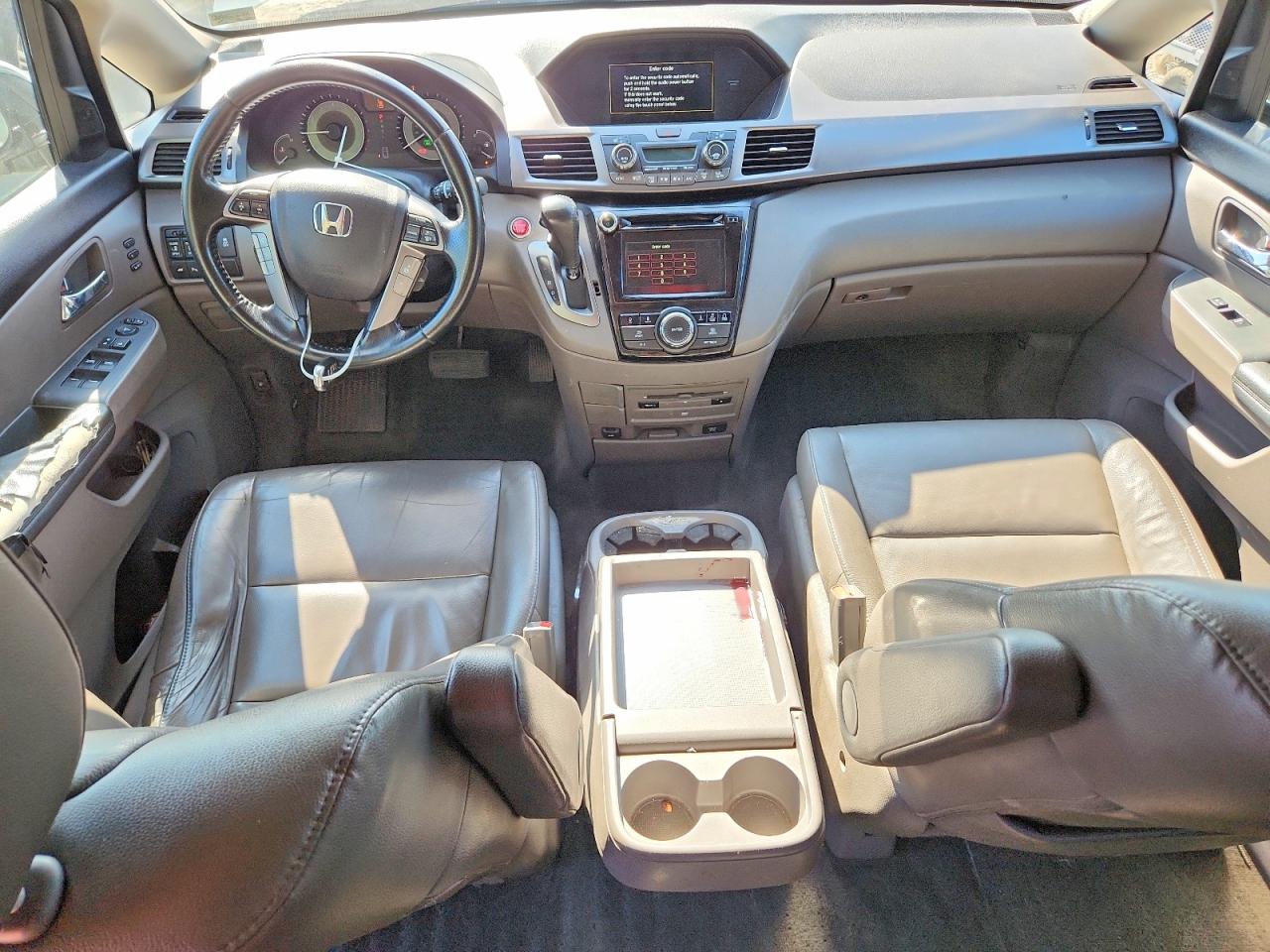 2015 Honda Odyssey Touring White vin: 5FNRL5H91FB037244