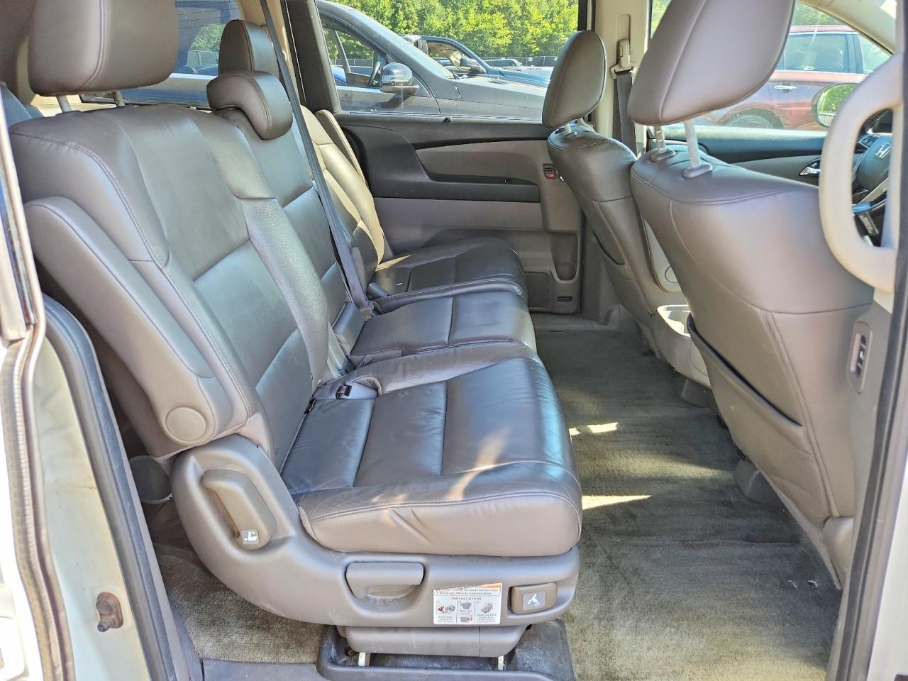2015 Honda Odyssey Touring White vin: 5FNRL5H91FB037244