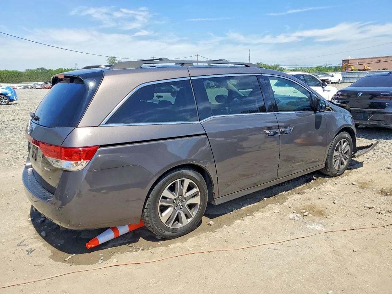2015 Honda Odyssey Touring Gray vin: 5FNRL5H91FB062497