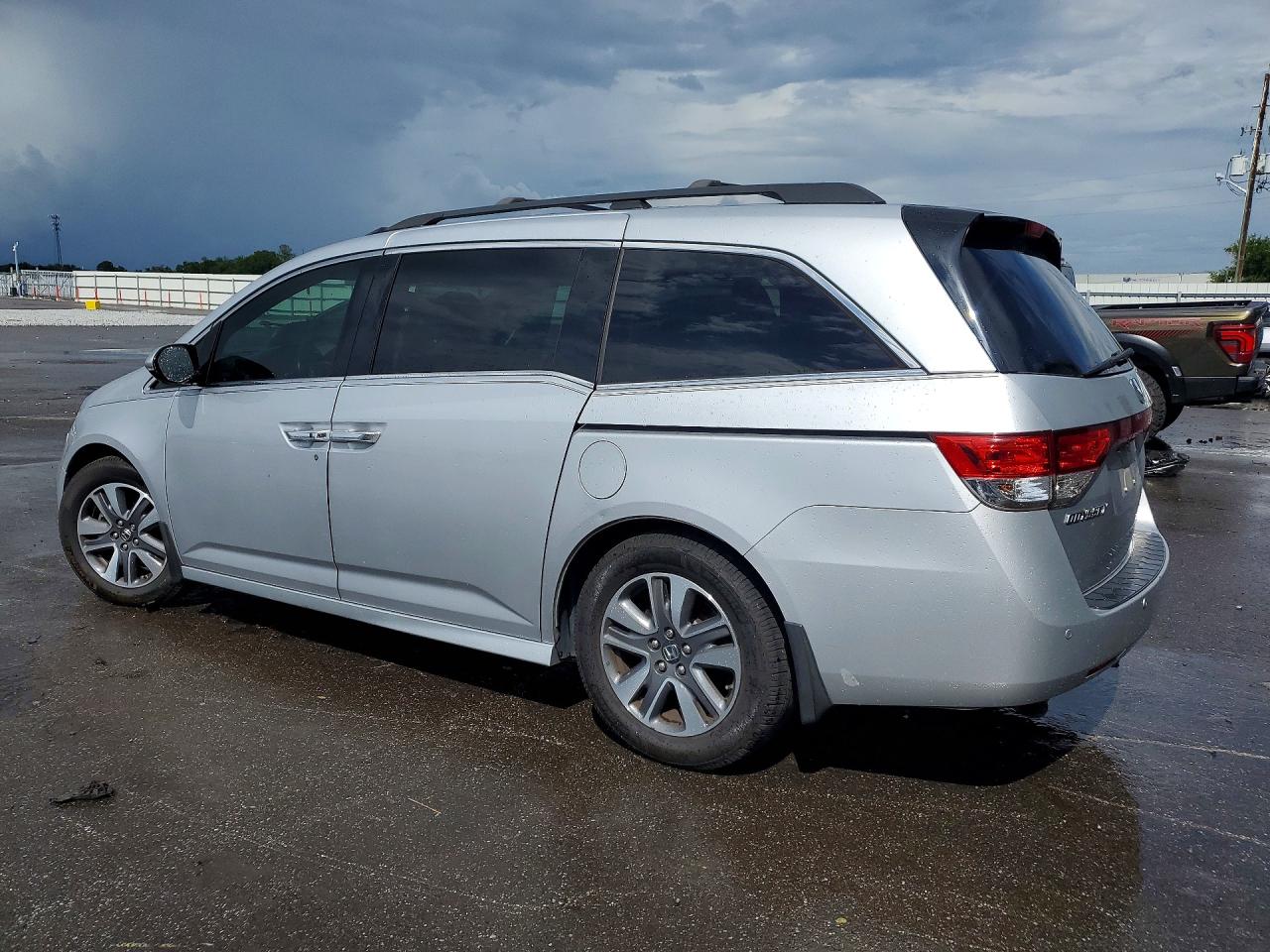2015 Honda Odyssey Touring Серебряный vin: 5FNRL5H91FB072821