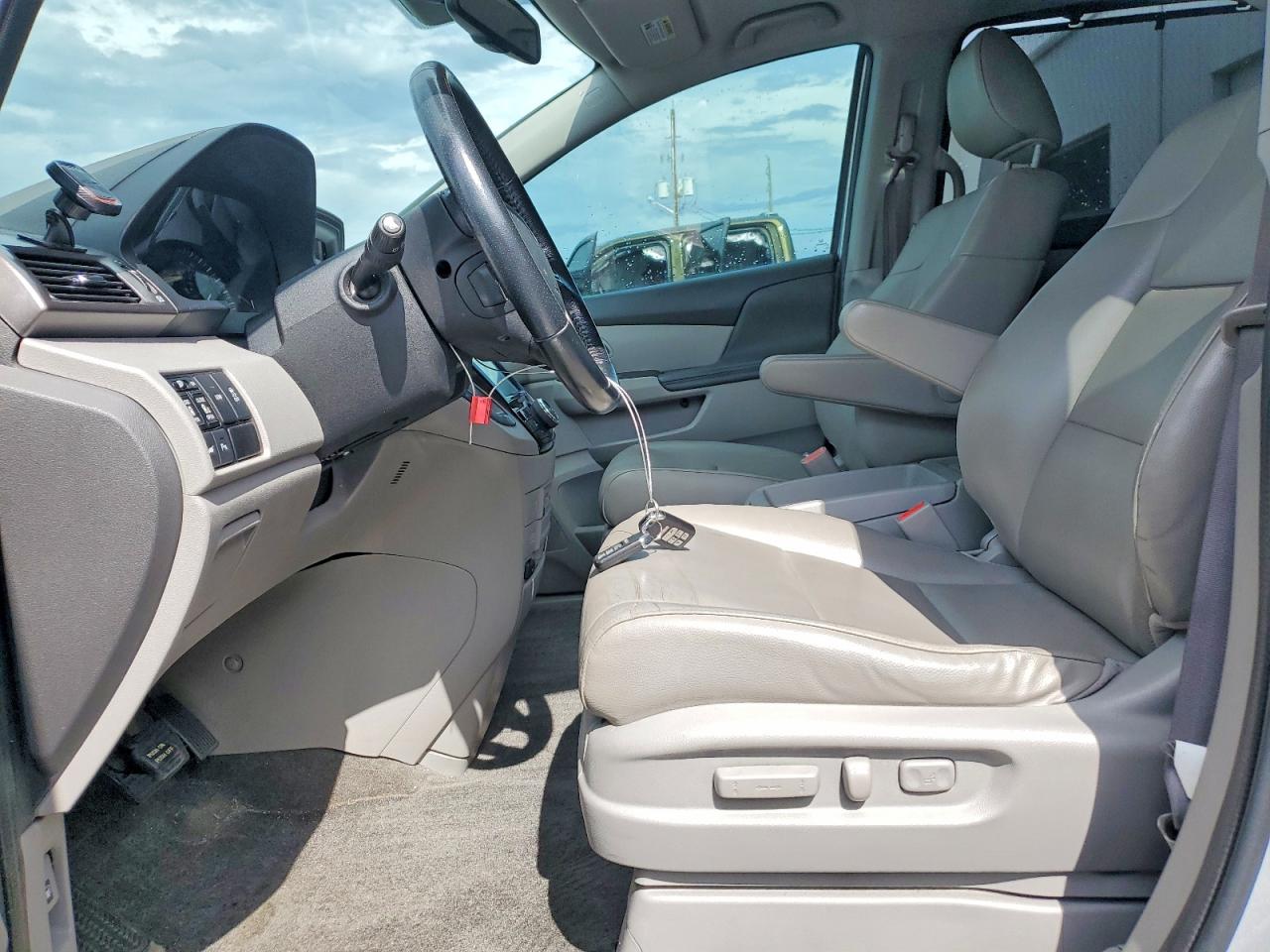 2015 Honda Odyssey Touring Серебряный vin: 5FNRL5H91FB072821