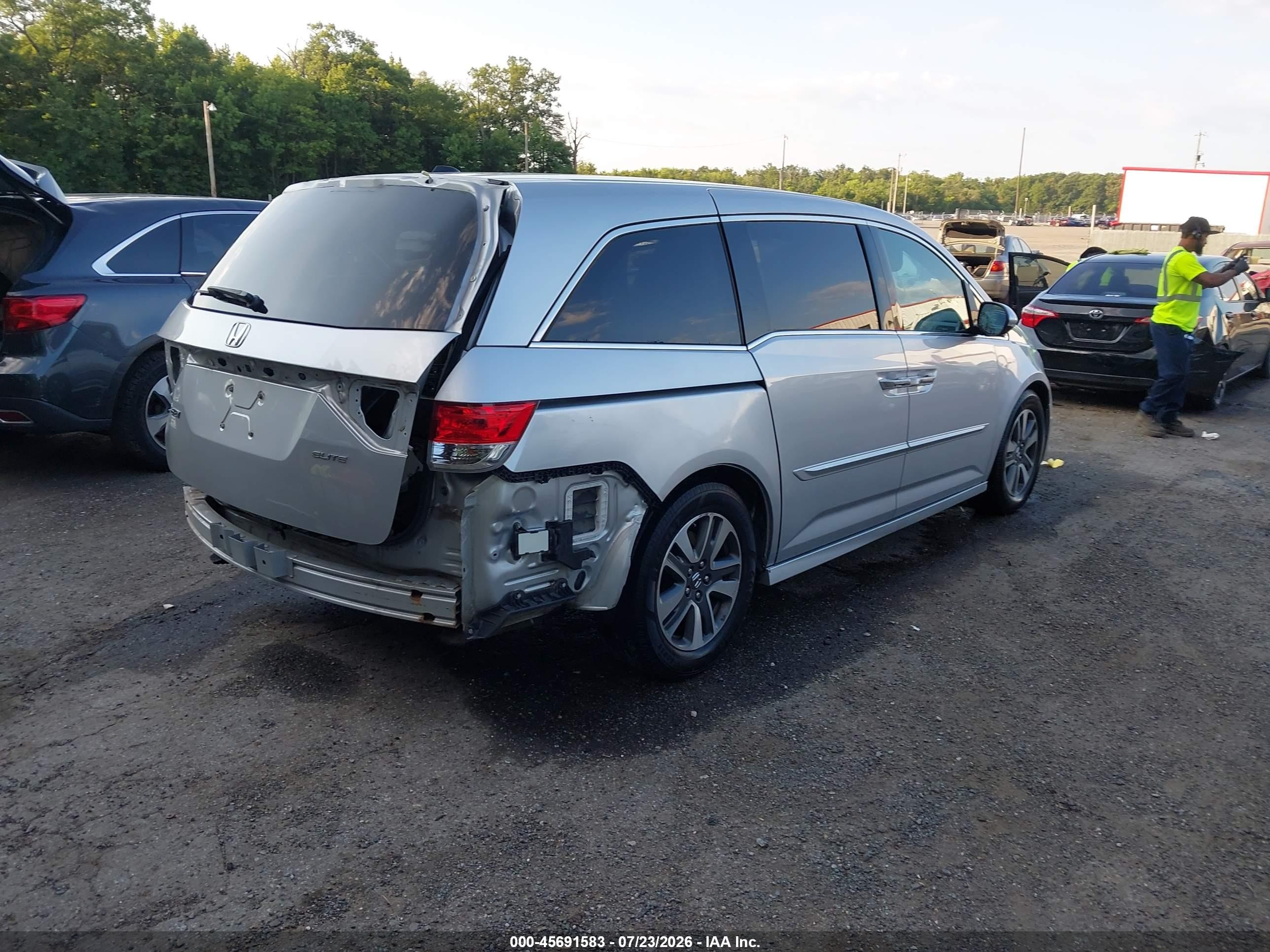 2015 Honda Odyssey Touring/touring Elite Silver vin: 5FNRL5H91FB094088