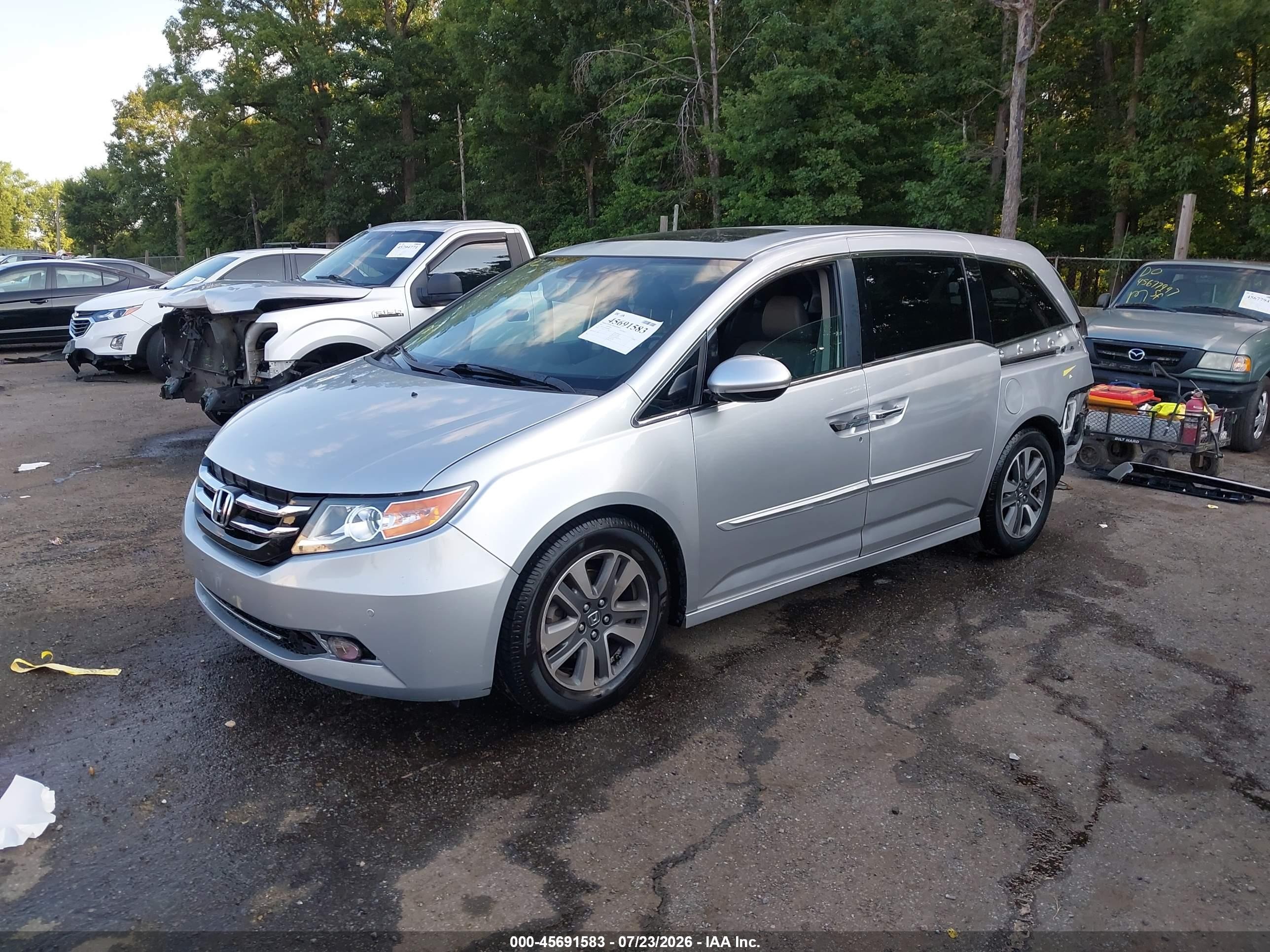 2015 Honda Odyssey Touring/touring Elite Silver vin: 5FNRL5H91FB094088