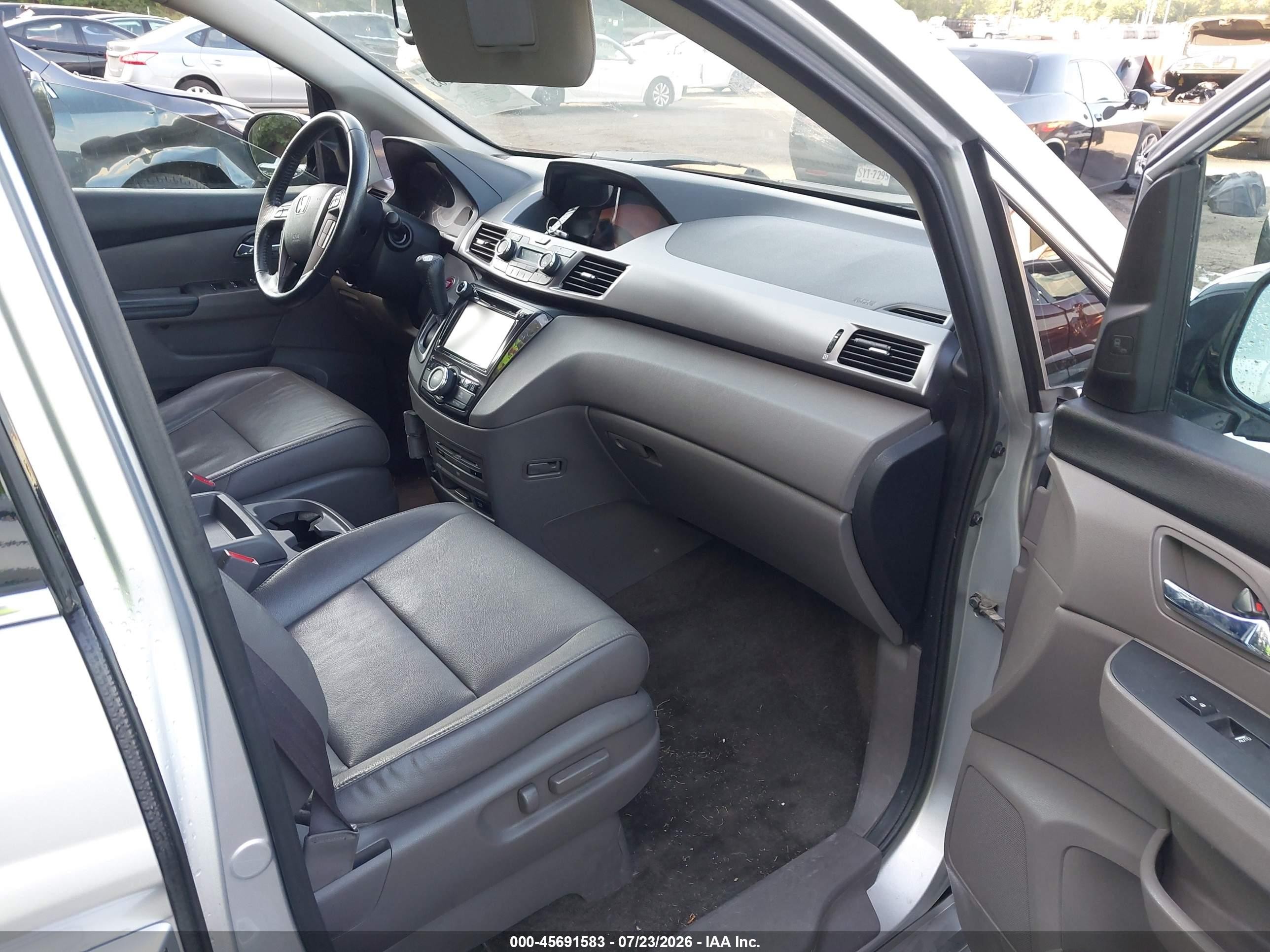 2015 Honda Odyssey Touring/touring Elite Silver vin: 5FNRL5H91FB094088