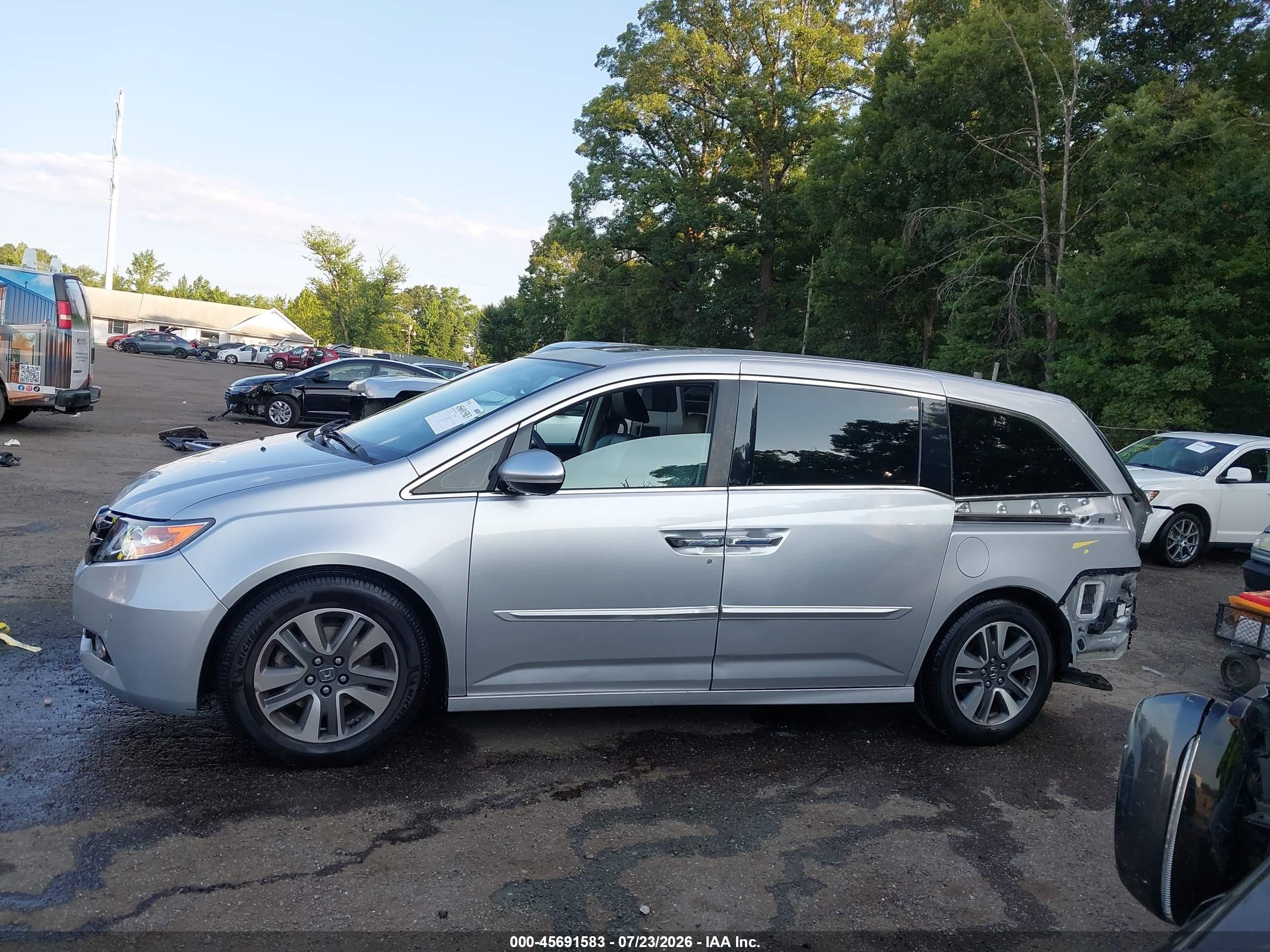 2015 Honda Odyssey Touring/touring Elite Silver vin: 5FNRL5H91FB094088