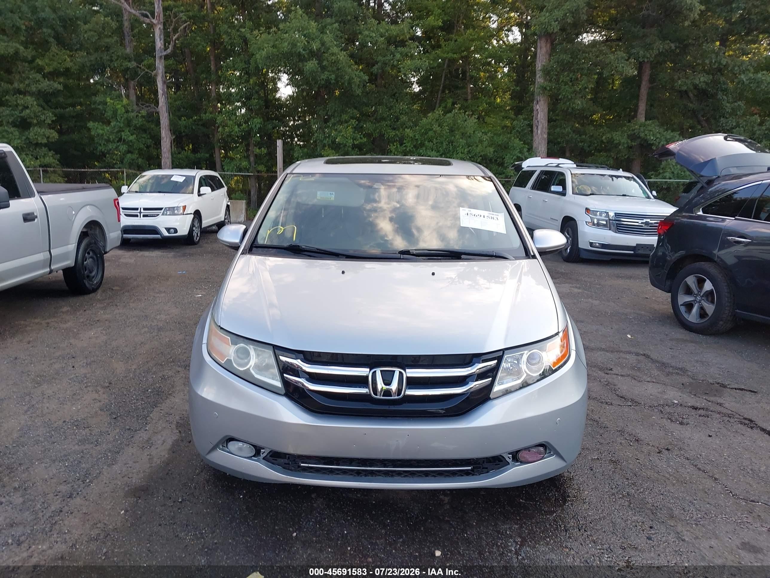 2015 Honda Odyssey Touring/touring Elite Silver vin: 5FNRL5H91FB094088