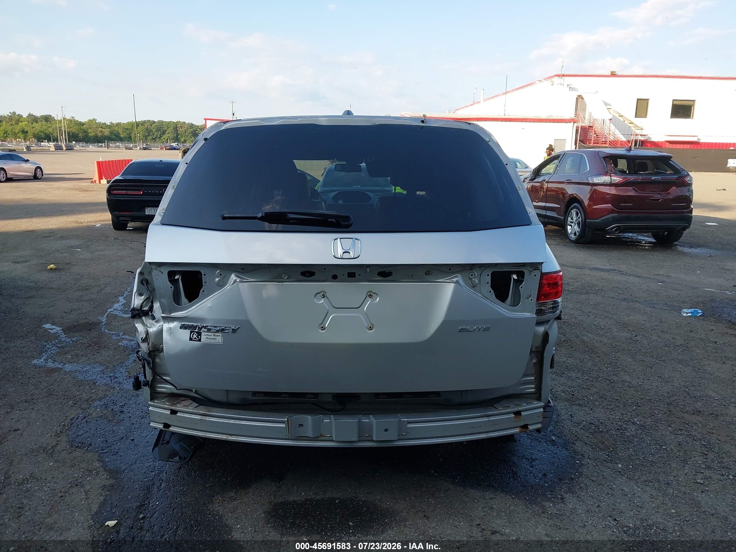 2015 Honda Odyssey Touring/touring Elite Silver vin: 5FNRL5H91FB094088