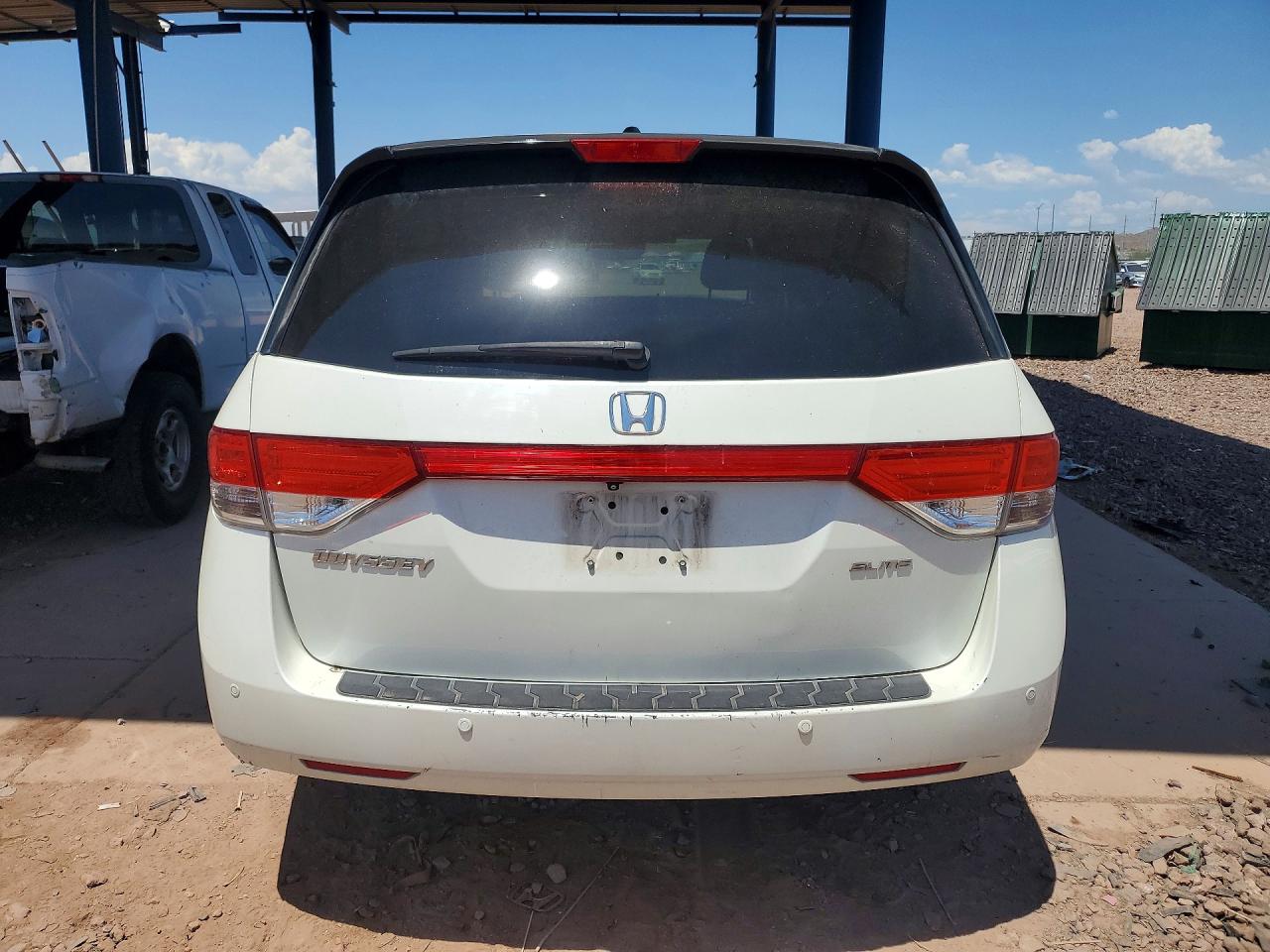 2015 Honda Odyssey Touring White vin: 5FNRL5H91FB094768
