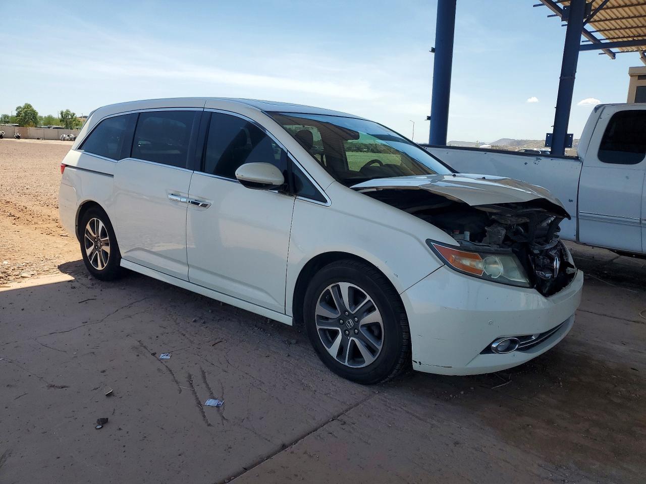 2015 Honda Odyssey Touring White vin: 5FNRL5H91FB094768