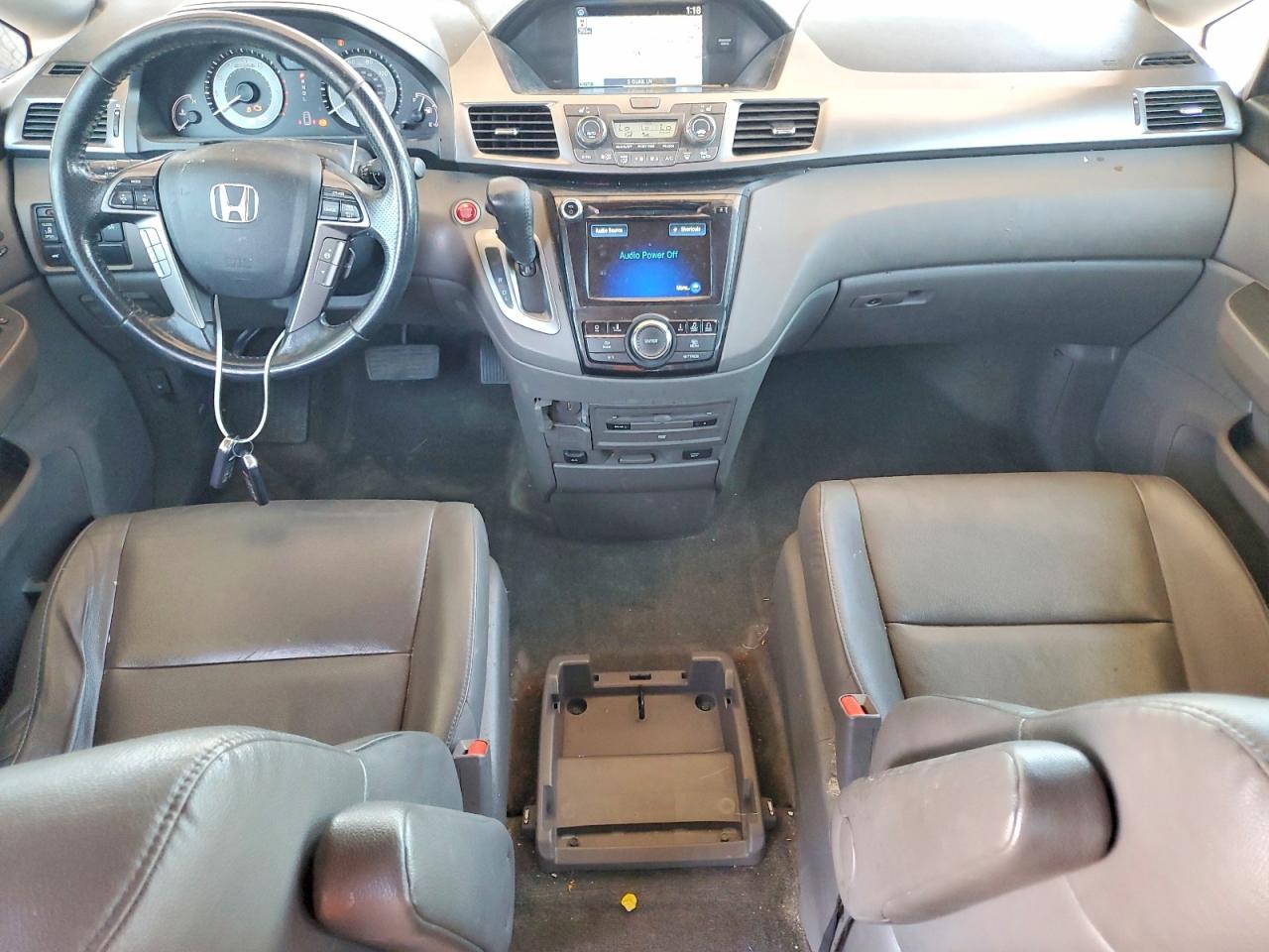 2015 Honda Odyssey Touring White vin: 5FNRL5H91FB094768