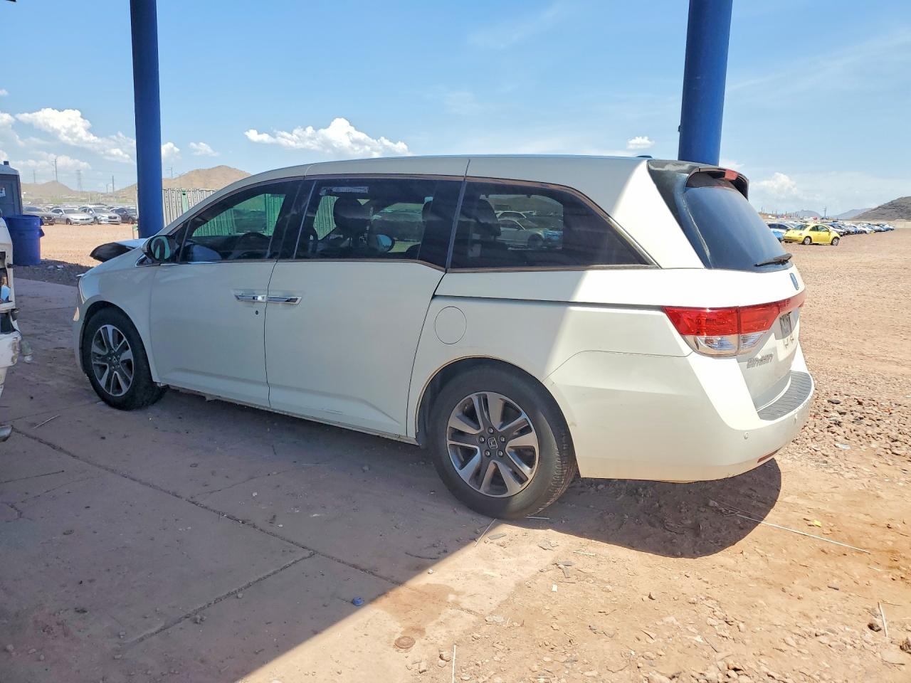 2015 Honda Odyssey Touring White vin: 5FNRL5H91FB094768