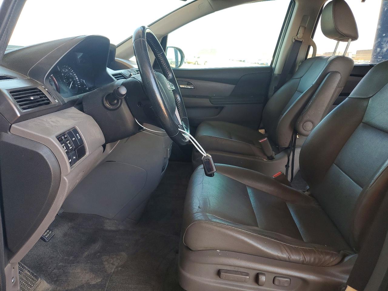 2015 Honda Odyssey Touring White vin: 5FNRL5H91FB094768
